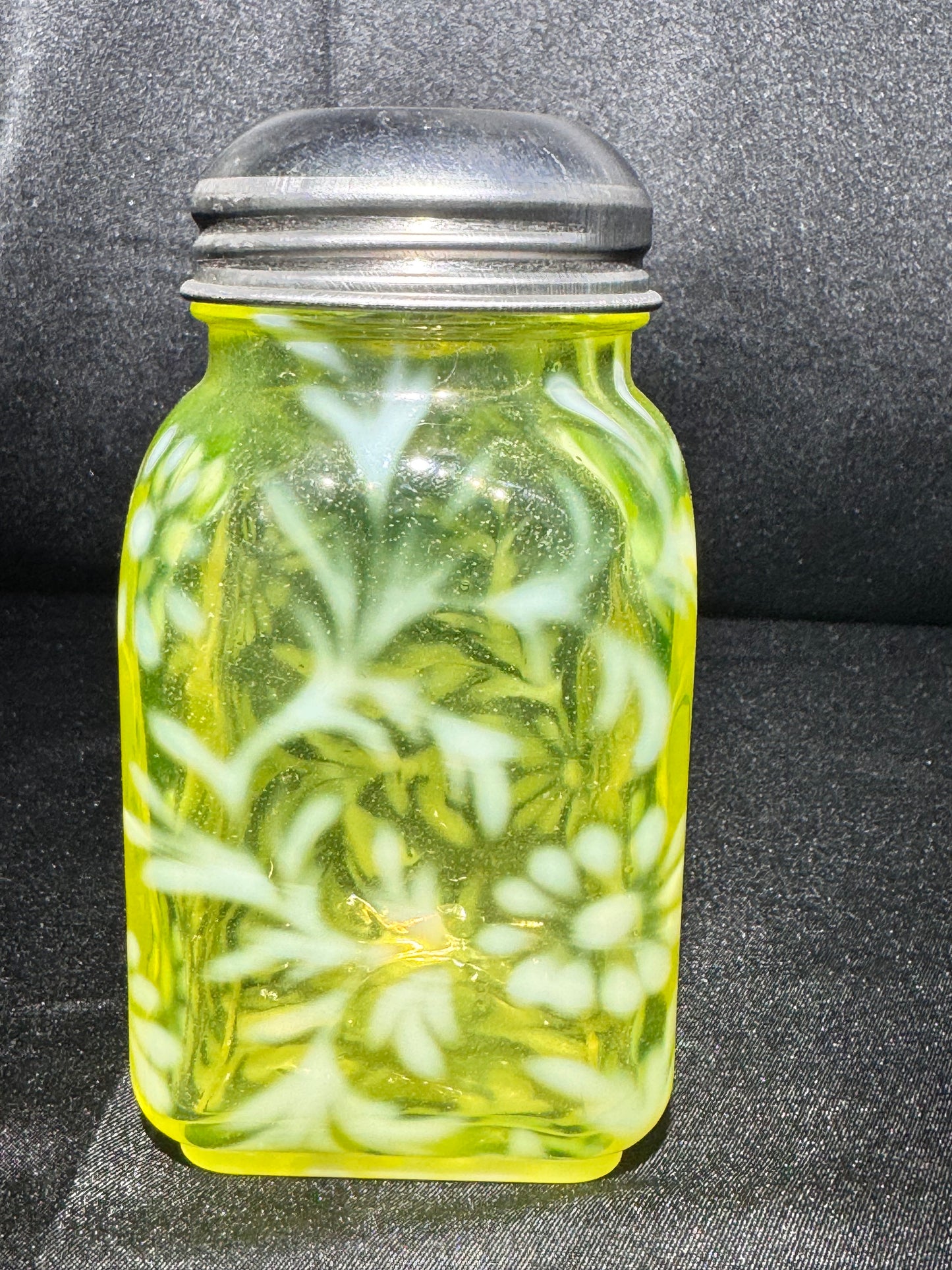Vintage Daisy & Fern Square Shaker – Uranium Glass