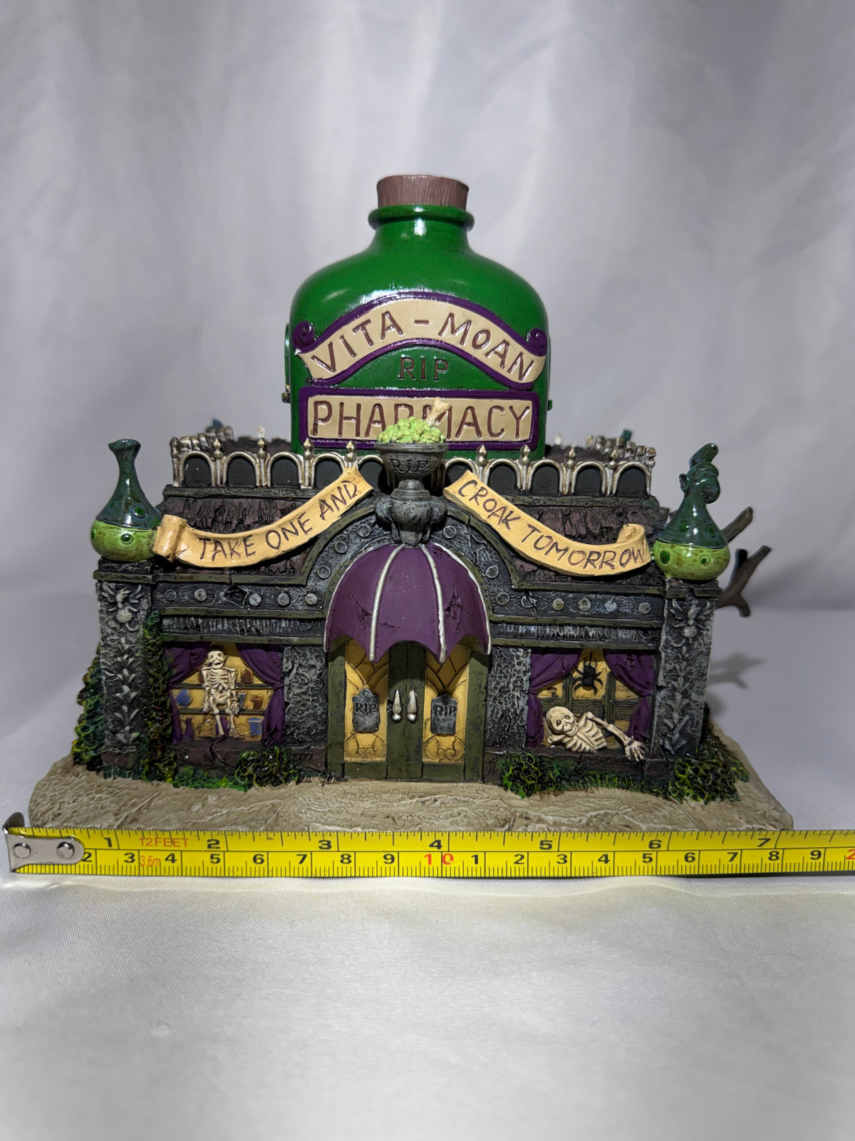 Hawthorne Village The Munsters “Vita-Moan Pharmacy” Halloween Village Building – 2005