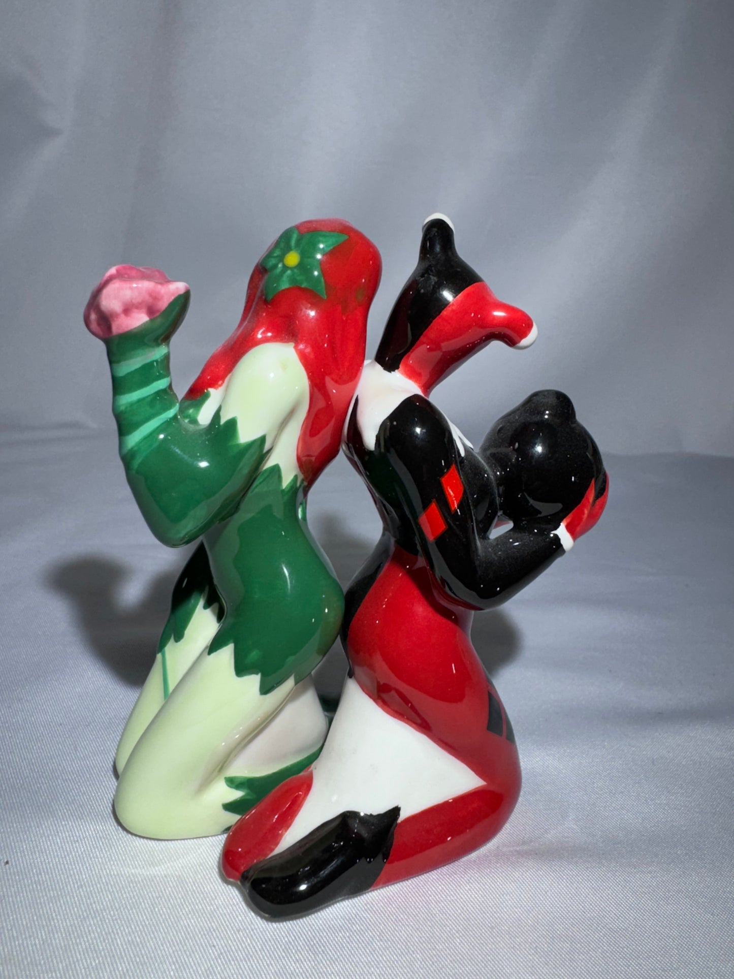 2014 Westland DC Comics Harley Quinn Poison Ivy Magnetic Salt Pepper Set
