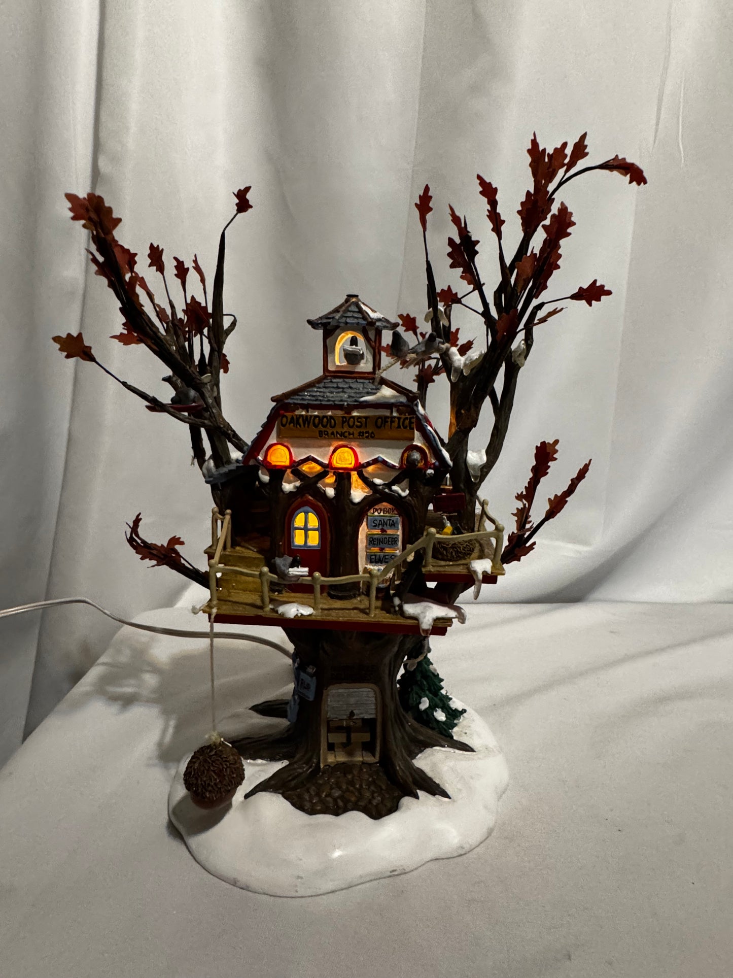 Department 56 North Pole Woods “Oakwood Post Office Branch” Lighted Treehouse – Retired Collectible