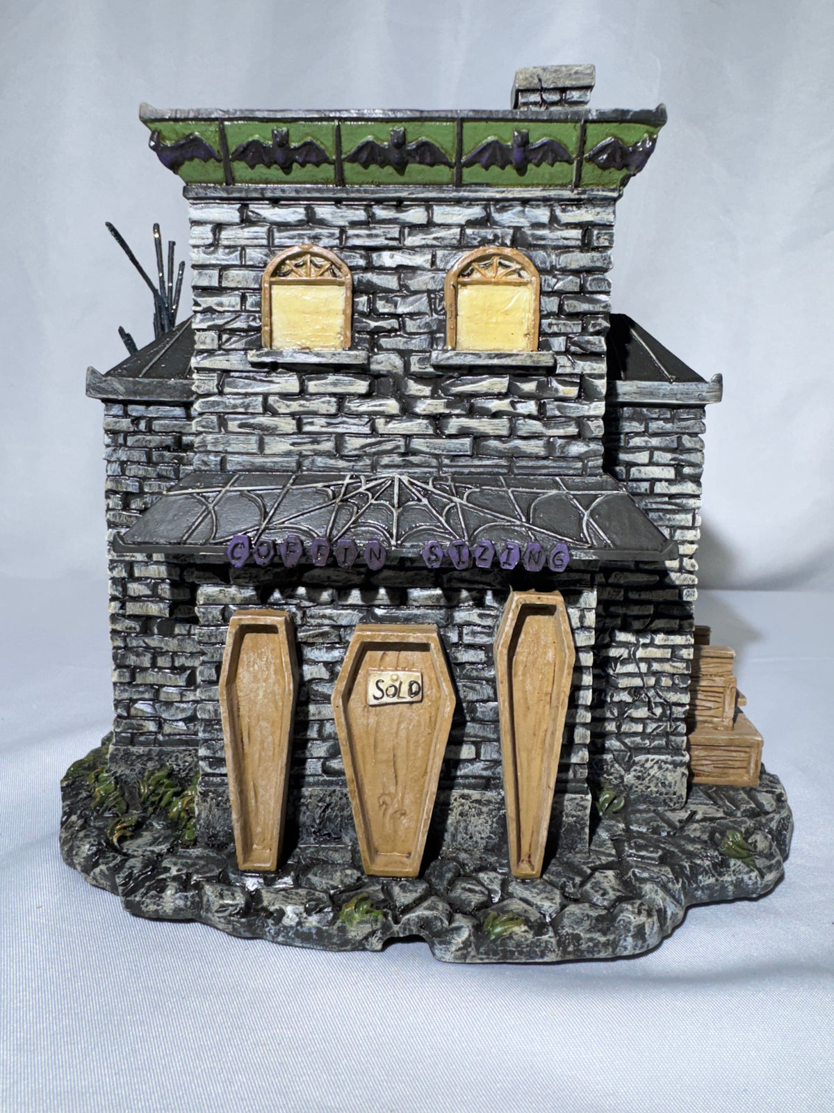 Hawthorne Village The Munsters “Herman’s Big ’N Tall” Lighted Building – Halloween Village