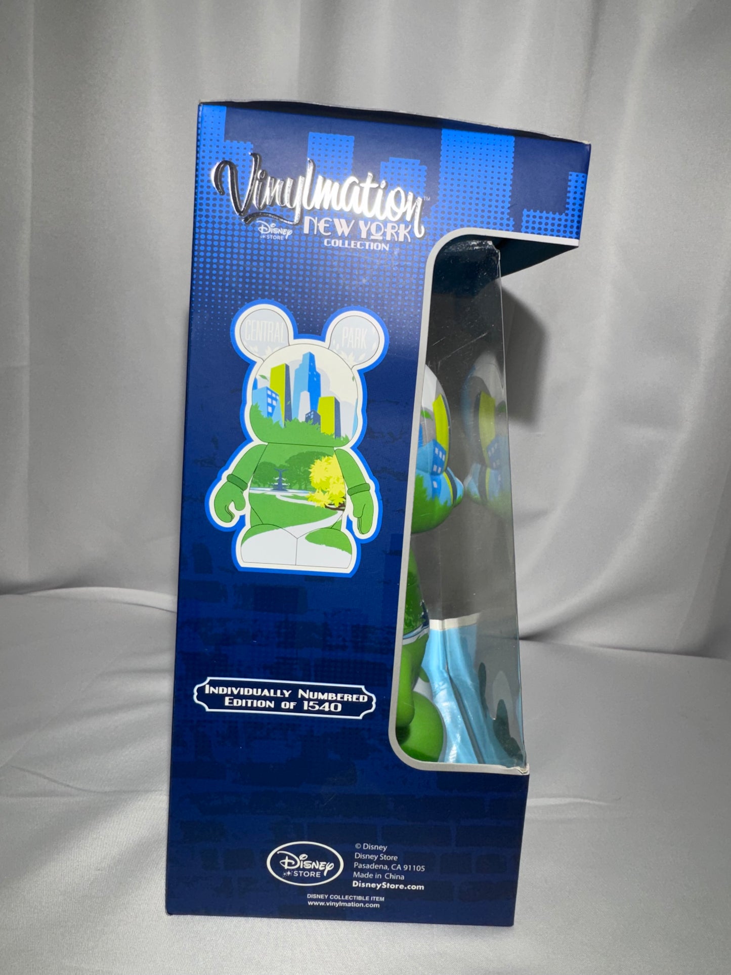 Disney Vinylmation New York City Central Park 9” Figure Oskar Mendez LE 1540