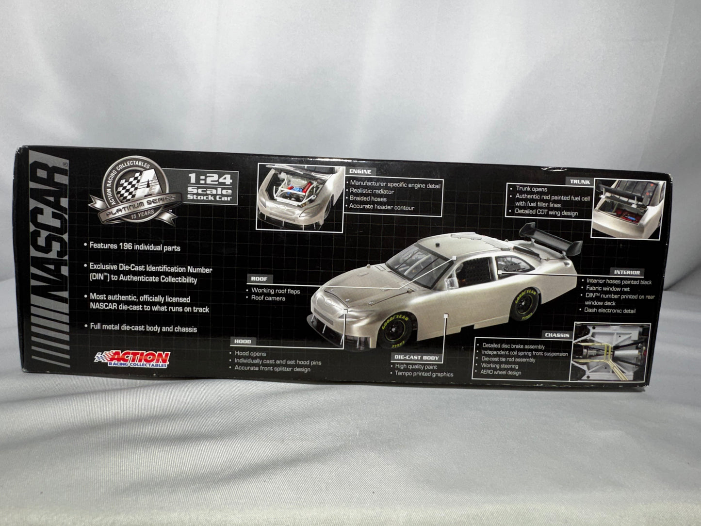 2009 Kyle Busch #18 M&M’s Toyota Camry 1:24 Action Platinum Series Diecast w/ Box