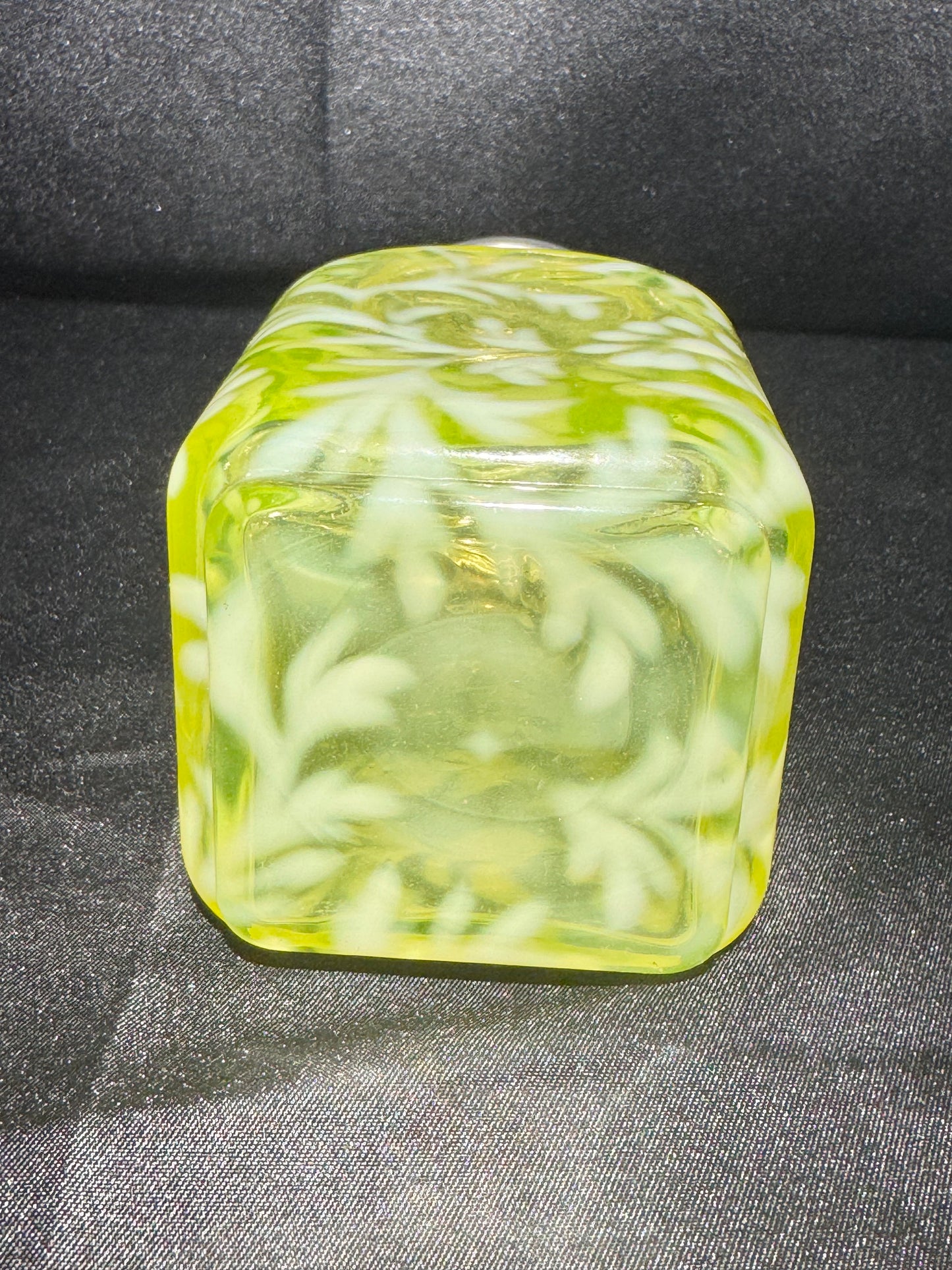 Vintage Daisy & Fern Square Shaker – Uranium Glass