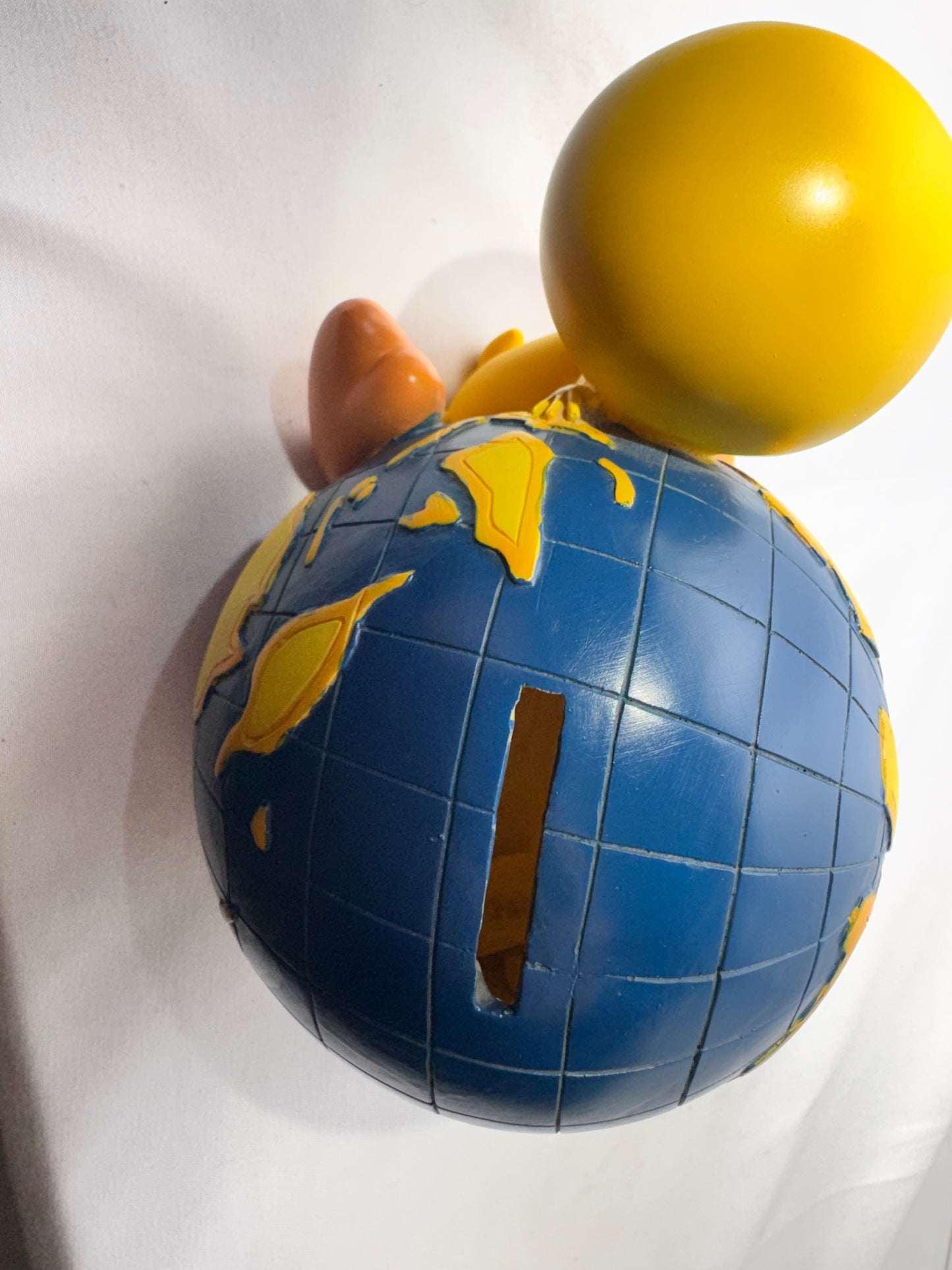 Tweety Bird with world Globe Bank – Warner Bros. 1999
