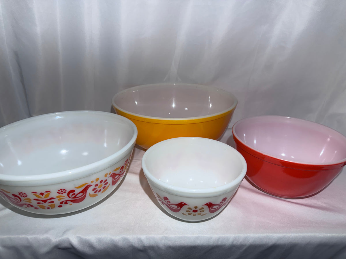 Vintage Pyrex Friendship Mixing Bowl Set of 4 401 402 403 404 Red Orange Roosters