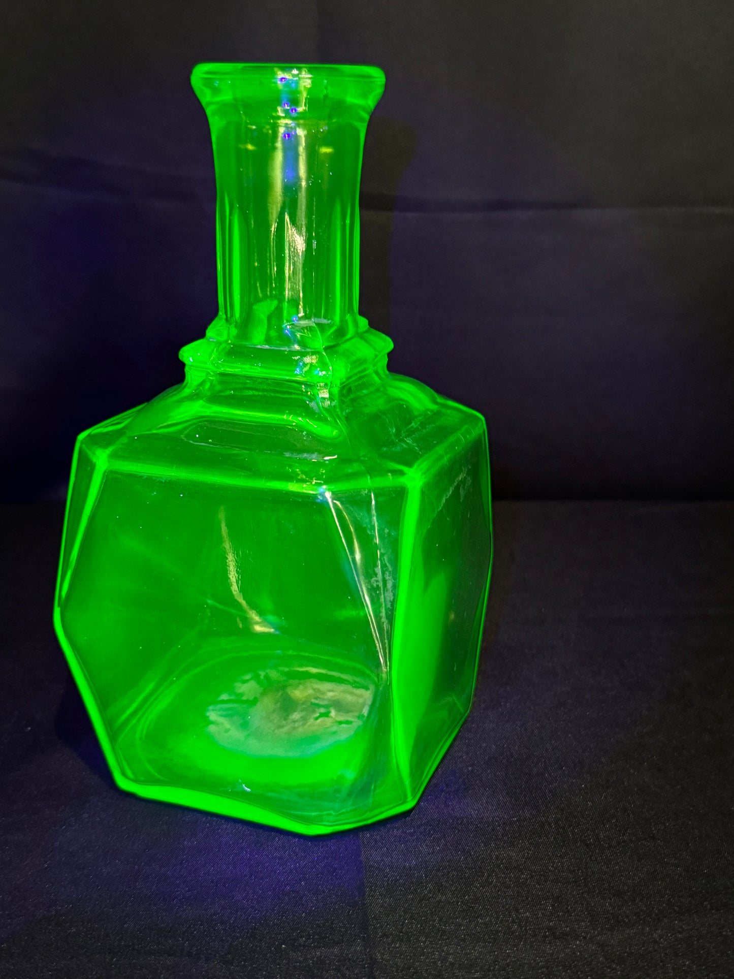 Vintage Anchor Hocking Green Uranium Glass Decanter – Art Deco Square Depression Glass – UV Glow