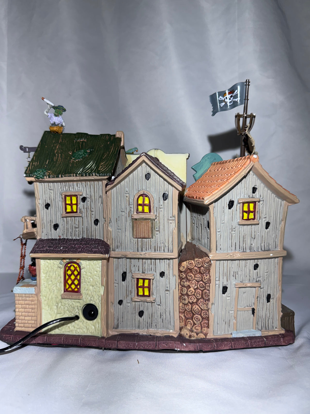 Lemax Spooky Town Pirates Pub & Grub #85666 – Retired Halloween Village – Original Box