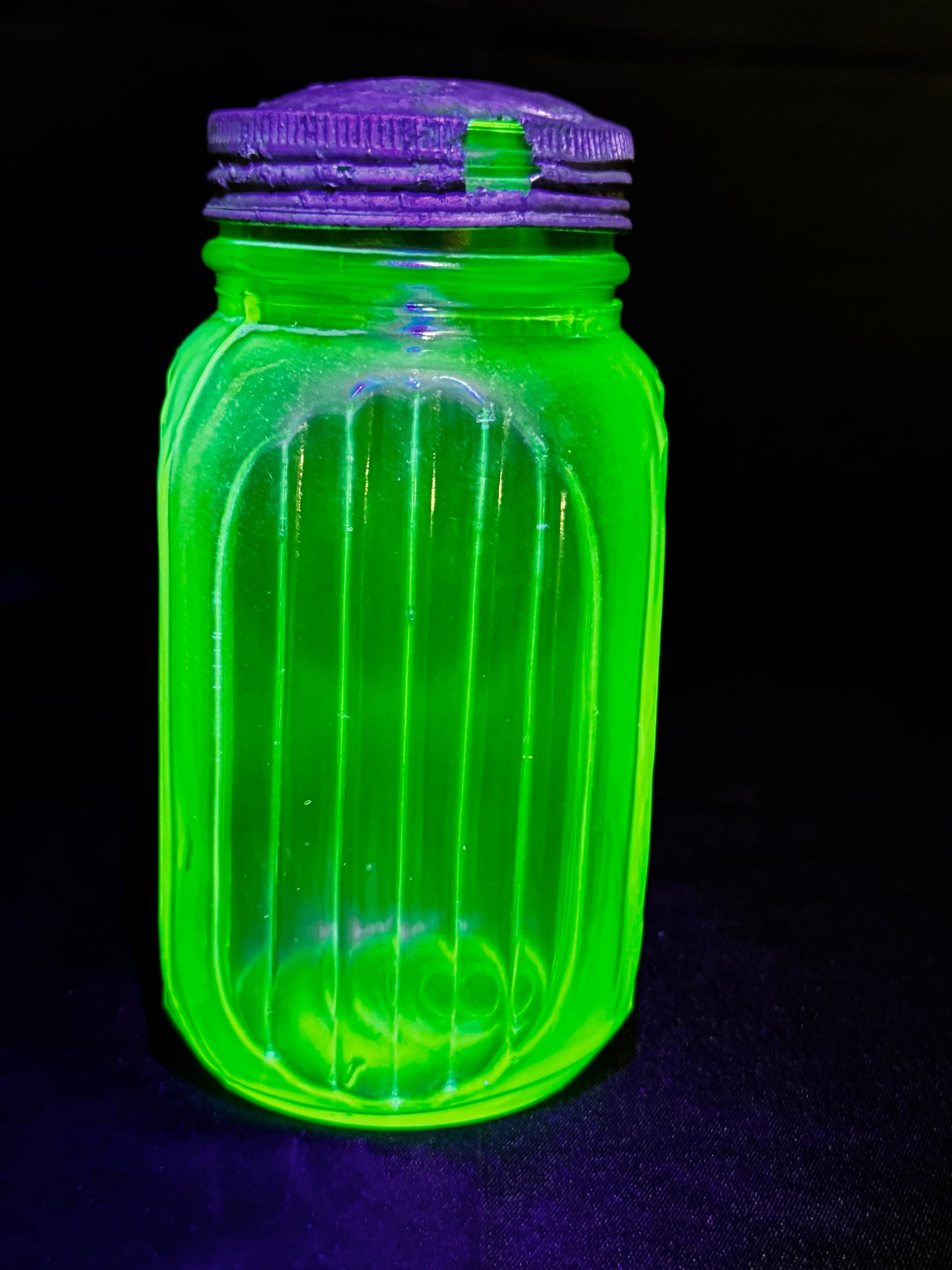 Vintage Anchor Hocking Uranium Green Glass Shaker Ribbed Hoosier Cabinet Jar w/ Metal Lid UV Glow