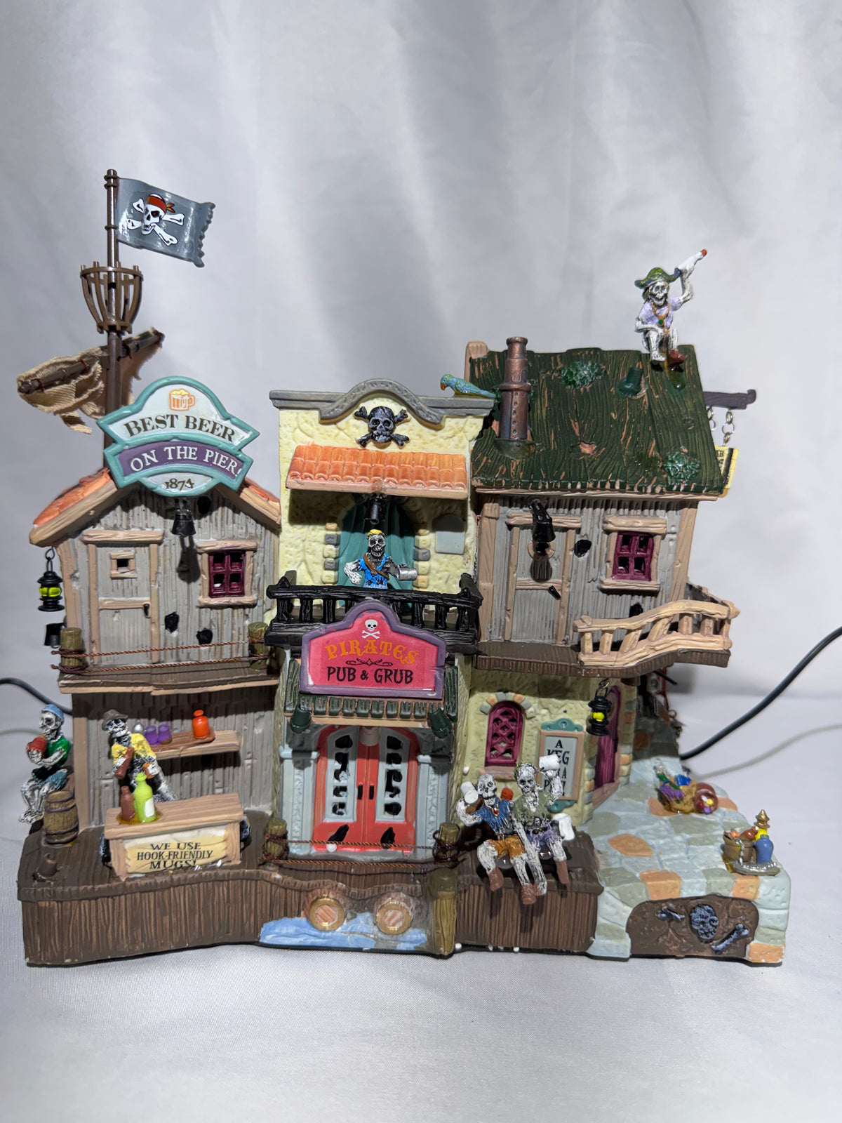 Lemax Spooky Town Pirates Pub & Grub #85666 – Retired Halloween Village – Original Box