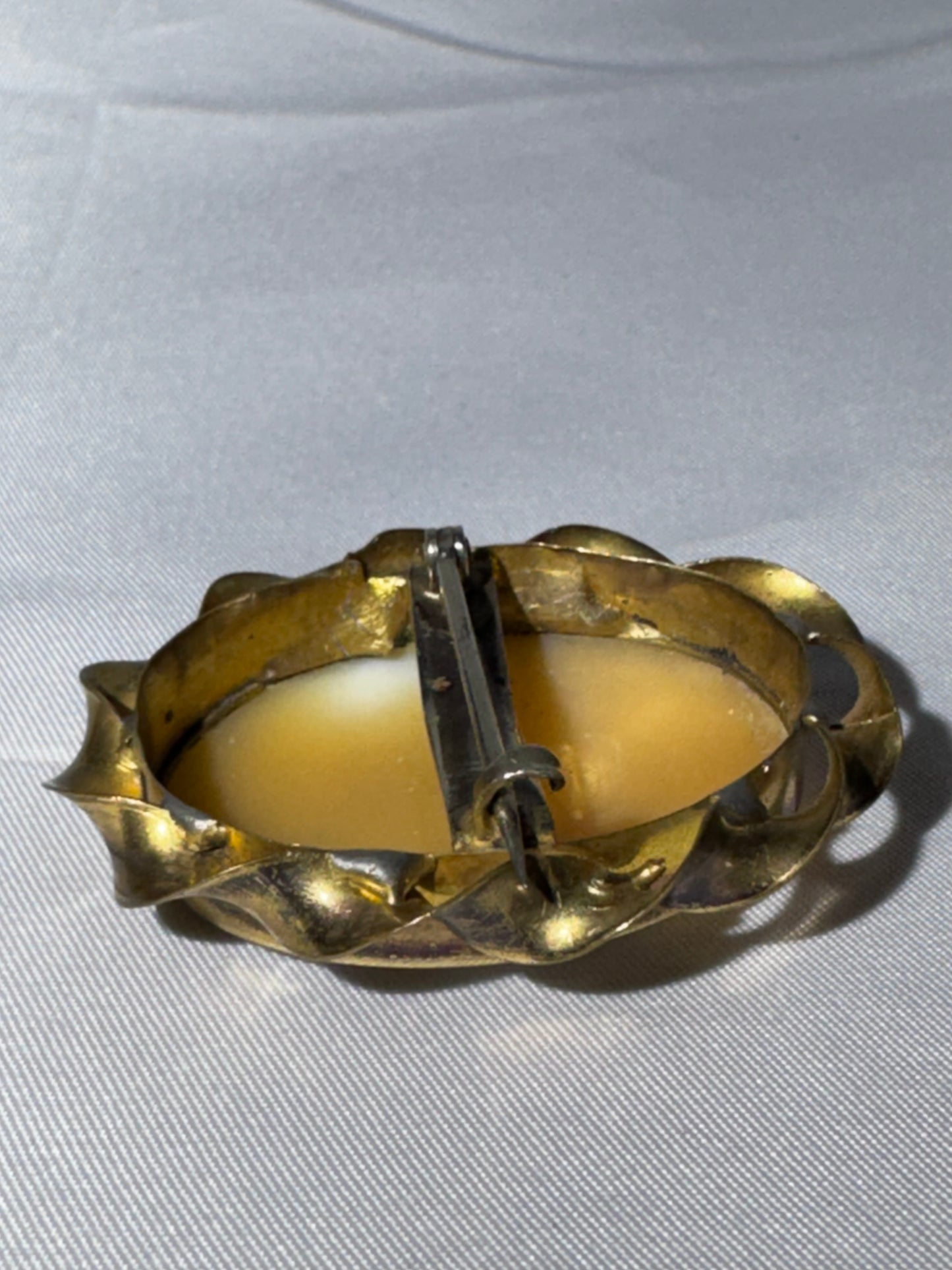 Antique/Vintage Victorian-Style Carved Shell Cameo Brooch – Rebecca at the Well – Gold-Tone Frame