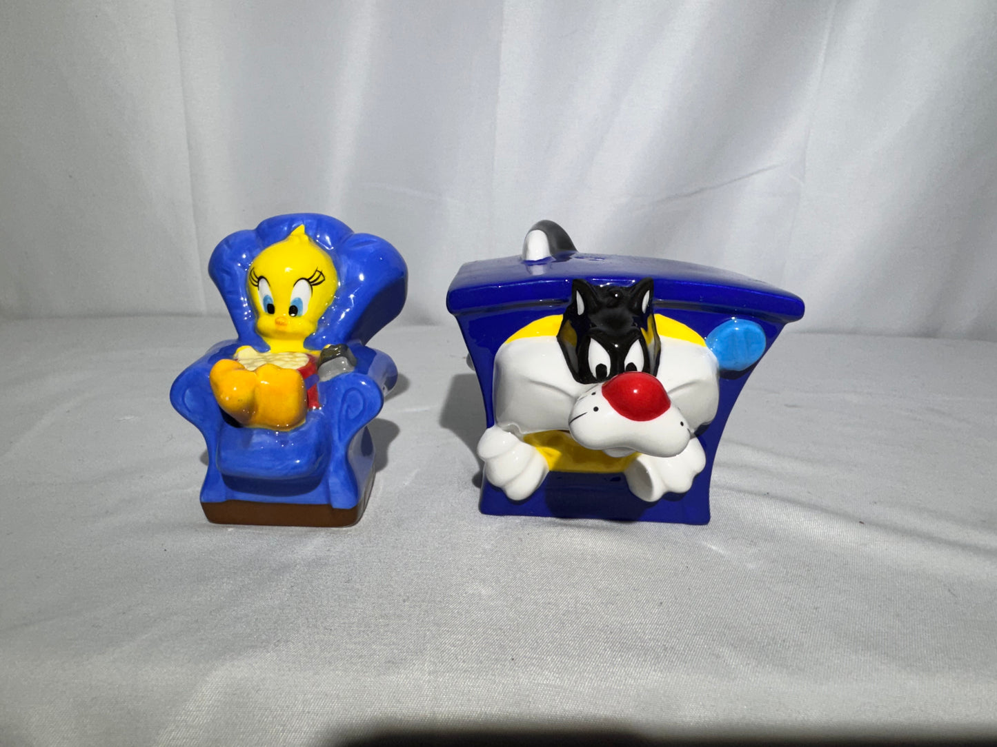 Tweety & Sylvester Salt and Pepper Shaker Set – Warner Bros. Looney Tunes (2001)
