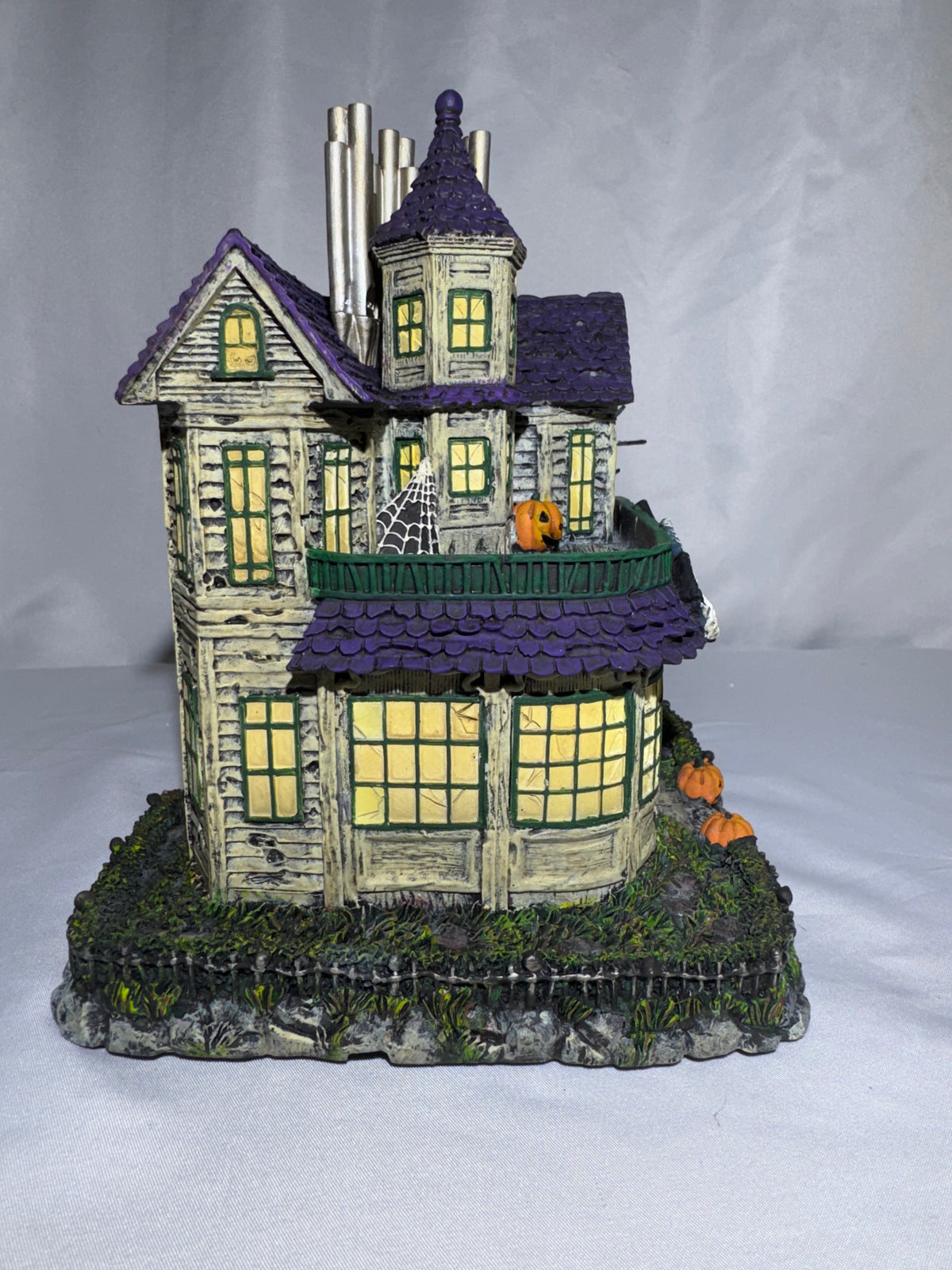 Hawthorne Village The Munsters Mockingbird Lane Music Store – A0201 – Halloween Village