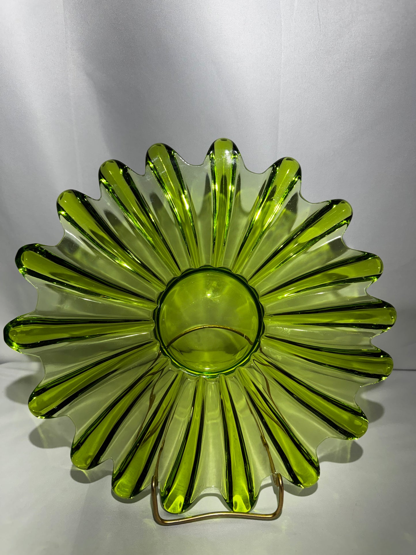 Vintage Federal Glass Celestial Limelight Green Starburst Serving Bowl