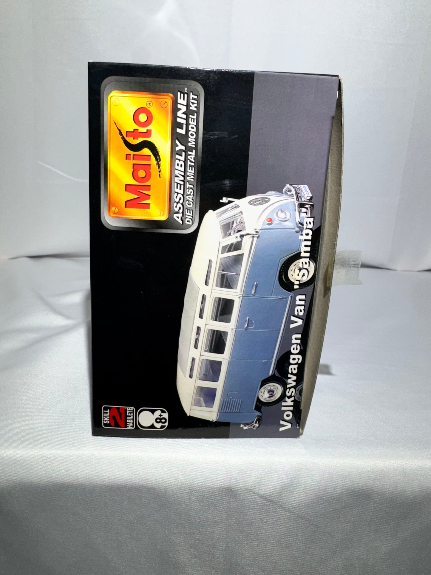 Volkswagen Van “Samba” – 1:25 Scale Maisto Assembly Line Diecast Model Kit (2001)