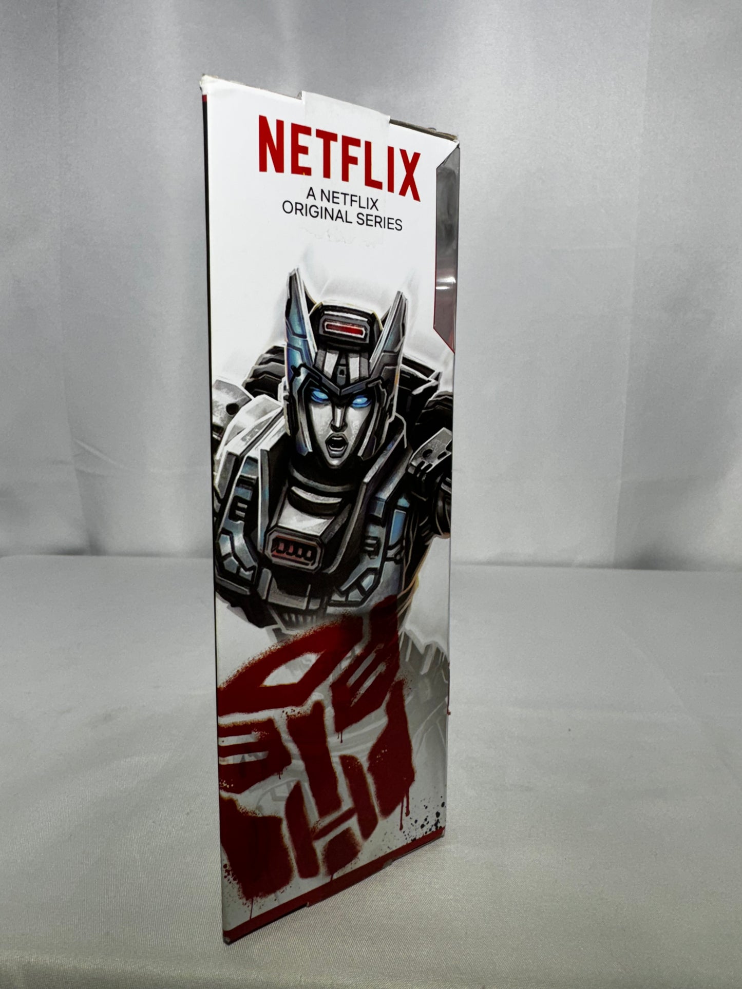 Hasbro Transformers Generations War for Cybertron Series-Inspired Deluxe Class Chromia action figure