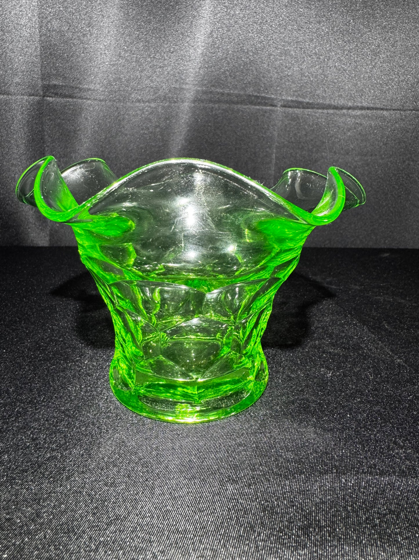 Vintage Uranium Glass Ruffled Bowl Vase Green Vaseline Glass UV Reactive 5.5”