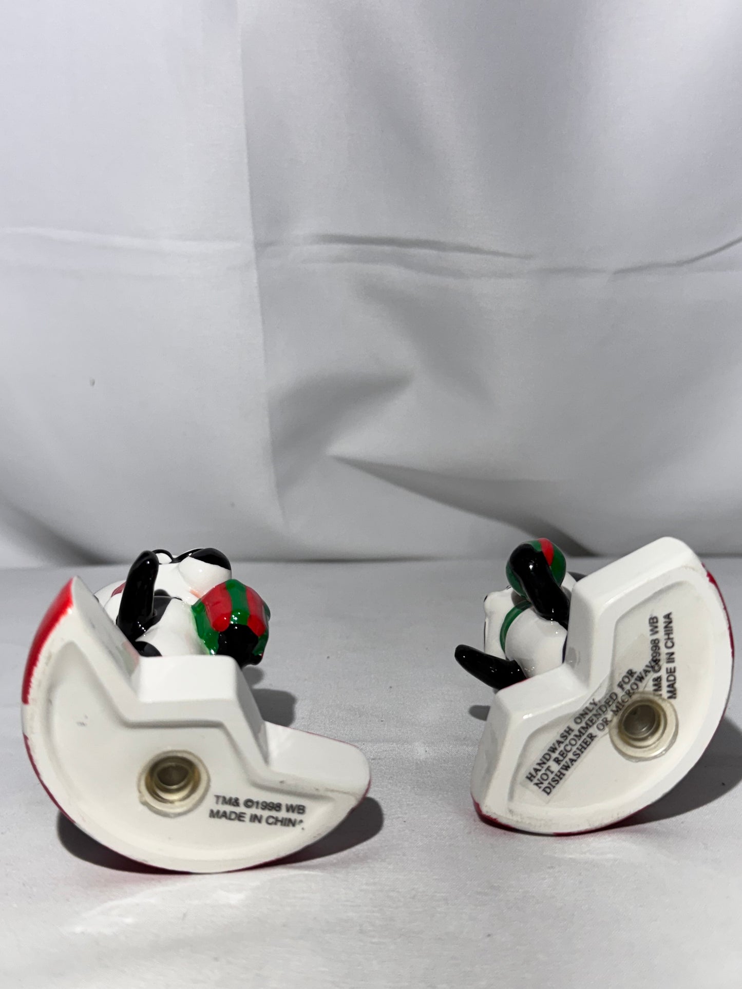 Looney Tunes Warner Brothers 1998 Pepé Le Pew & Penelope Salt and Pepper Shakers