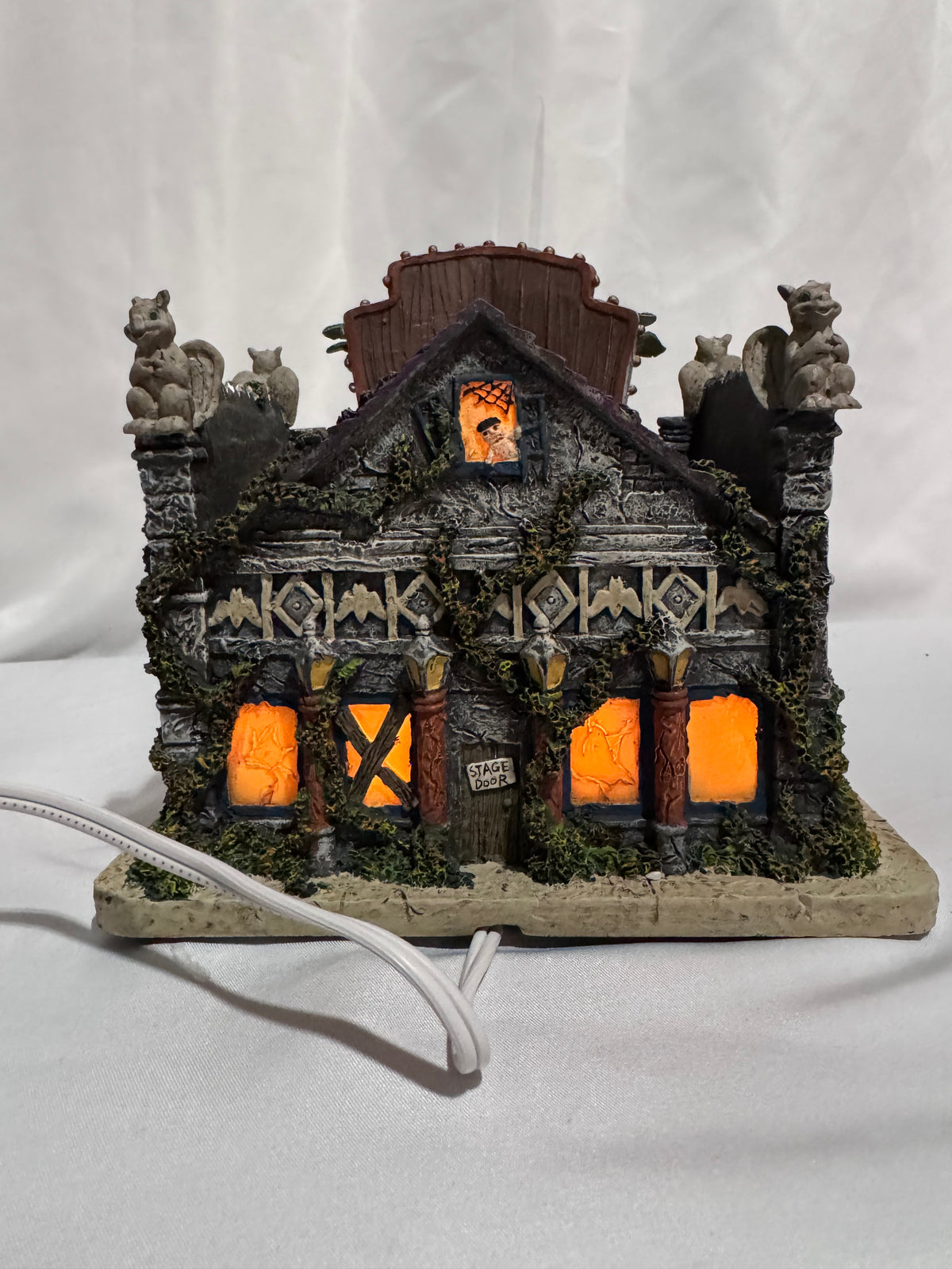 Hawthorne Village The Munsters Mockingbird Theater – A3257 – 2005 Halloween Village