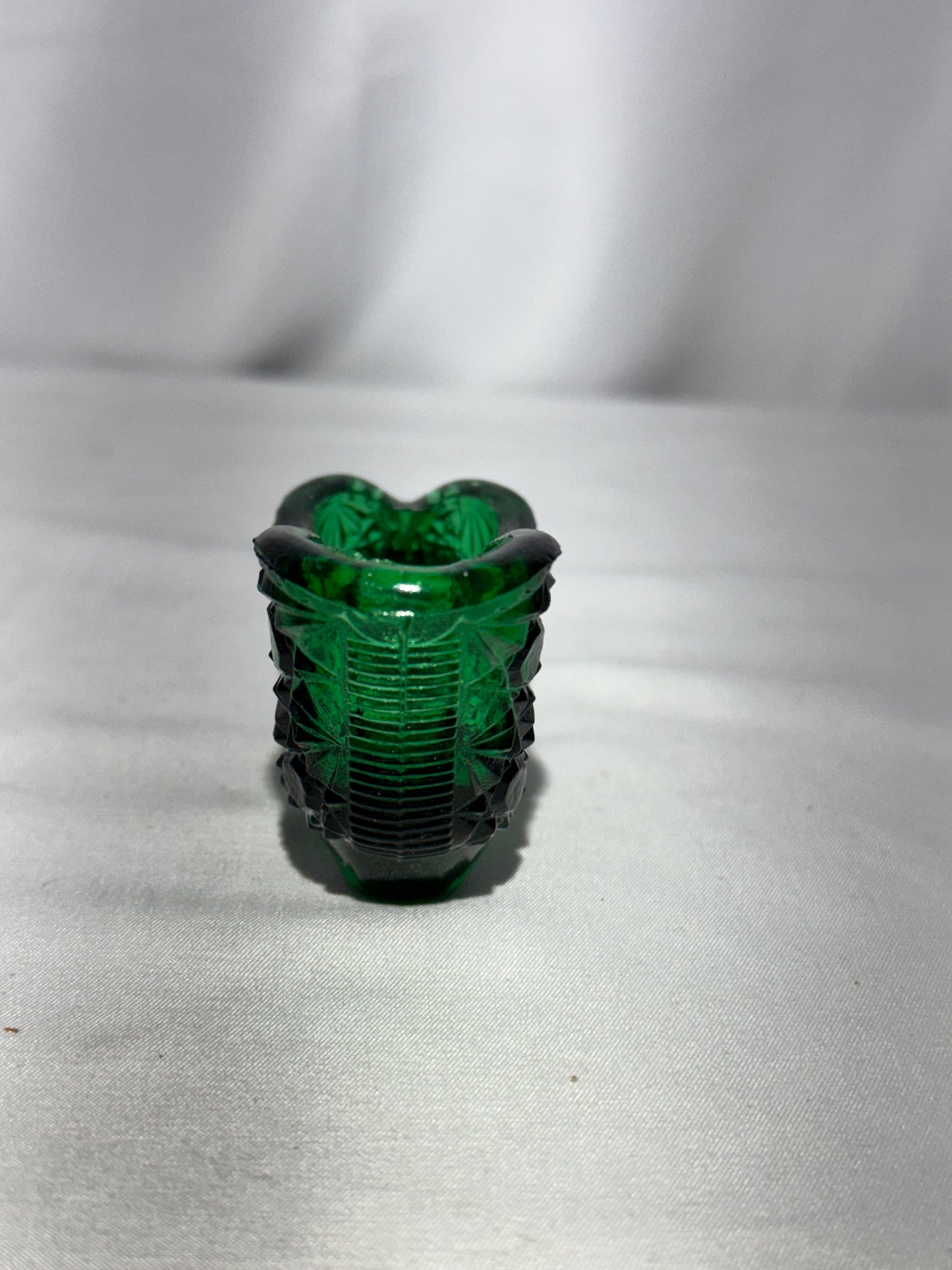 Fenton Art Glass Daisy & Button Slipper Figurine – Emerald / Forest Green