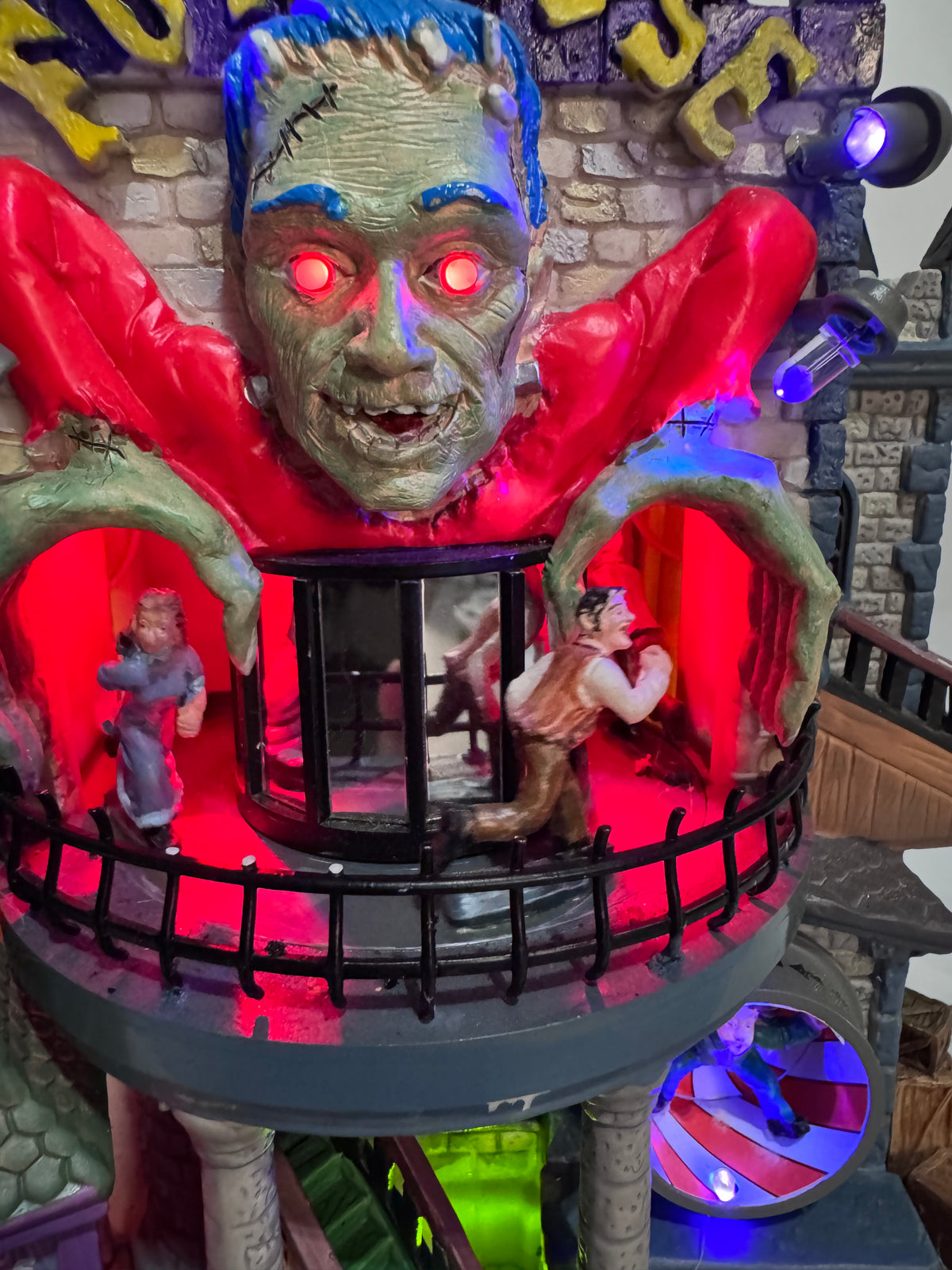 Lemax Spooky Town Funhouse #65344 – Retired 2006 – Halloween Village – AS-IS