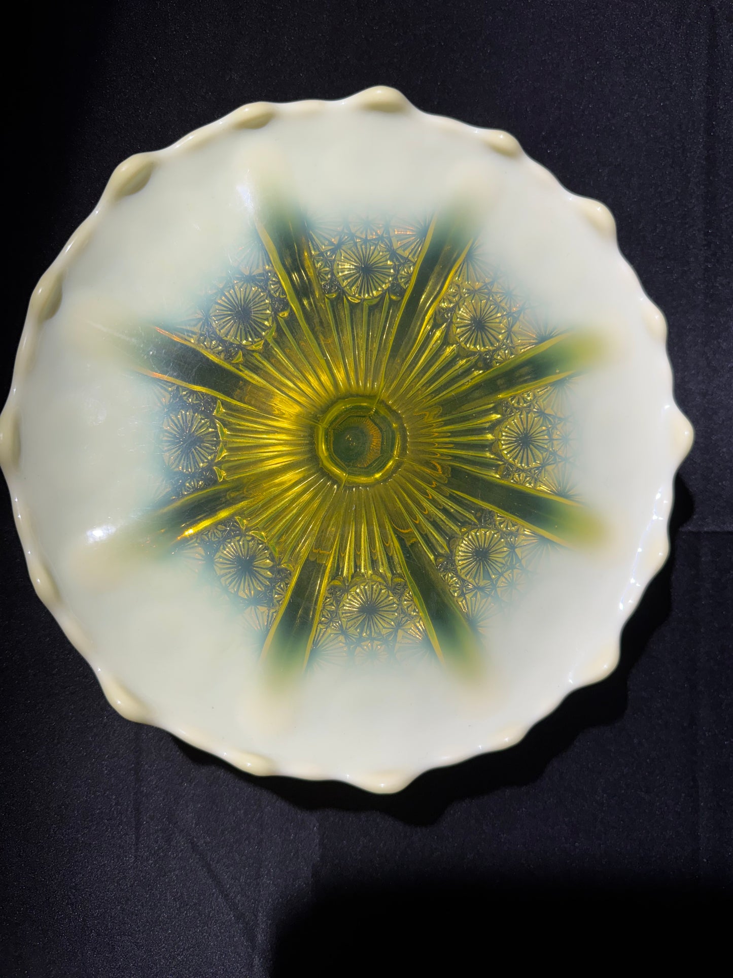 Vintage Uranium Glass Pedestal Cake Stand – Davidson Glass Co. – Victorian Era (c. 1890–1900s)