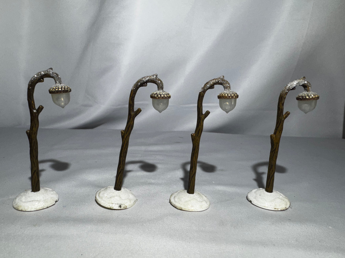 Department 56 North Pole Woods Acorn Street Lamps #56.52875 Retired Set of 4 Village Accessory read
