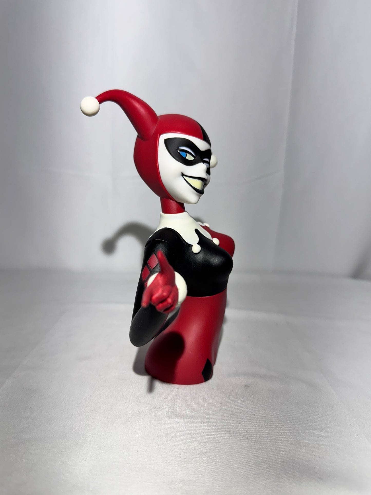 Harley Quinn Vinyl Bust Bank – Batman: The Animated Series – DC Comics / Warner Bros.