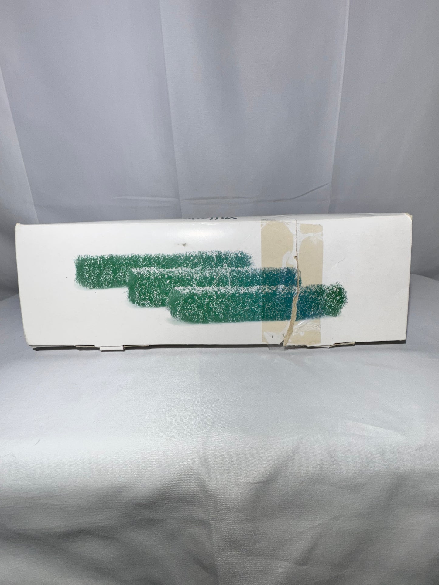 Department 56 Village Flexible Sisal Hedge – Set of 3 – Original Box (Box Repaired)
