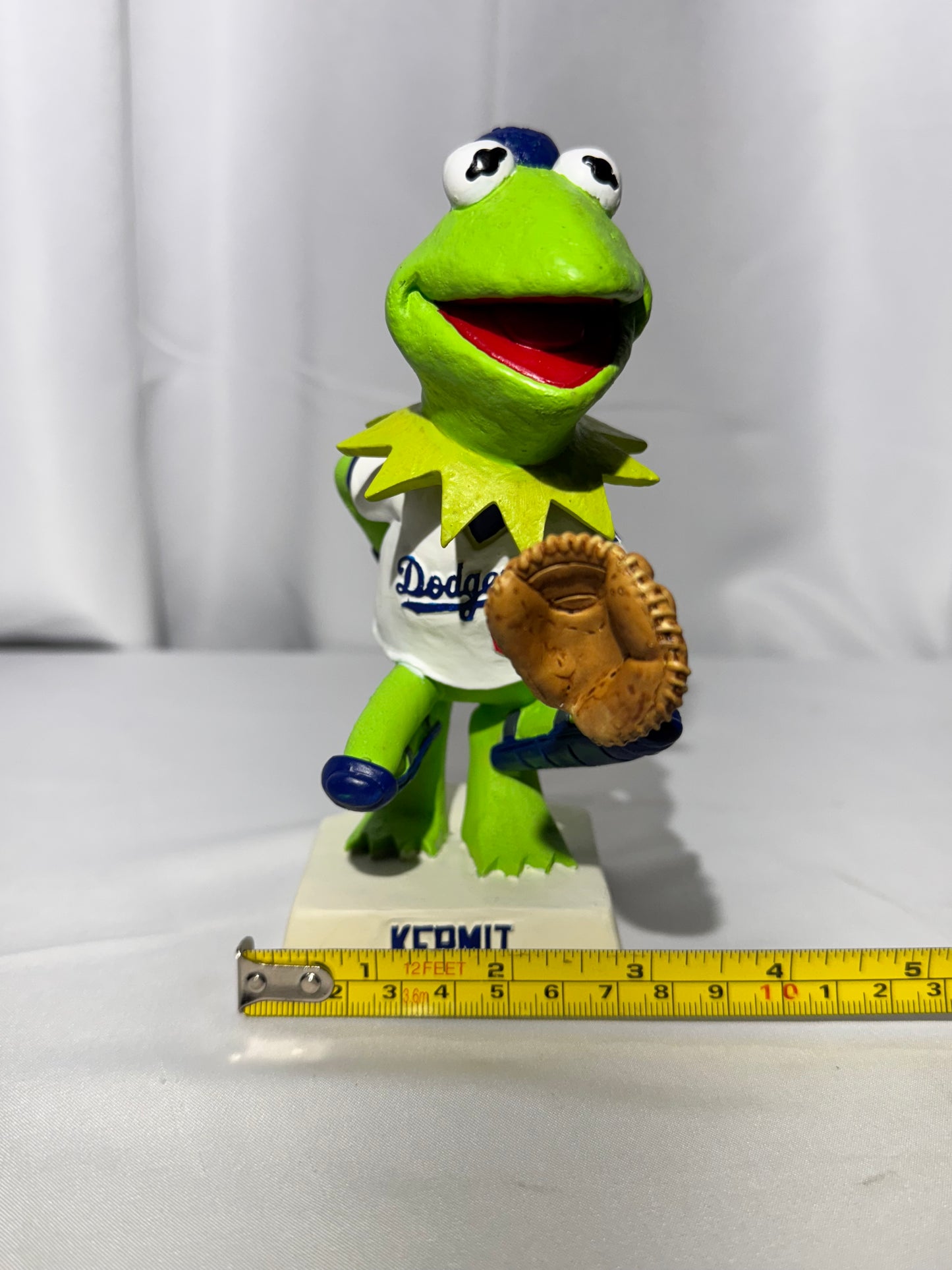 Very Rare Jim Henson’s Muppets – Kermit the Frog LA Dodgers Bobblehead –2003- original Box
