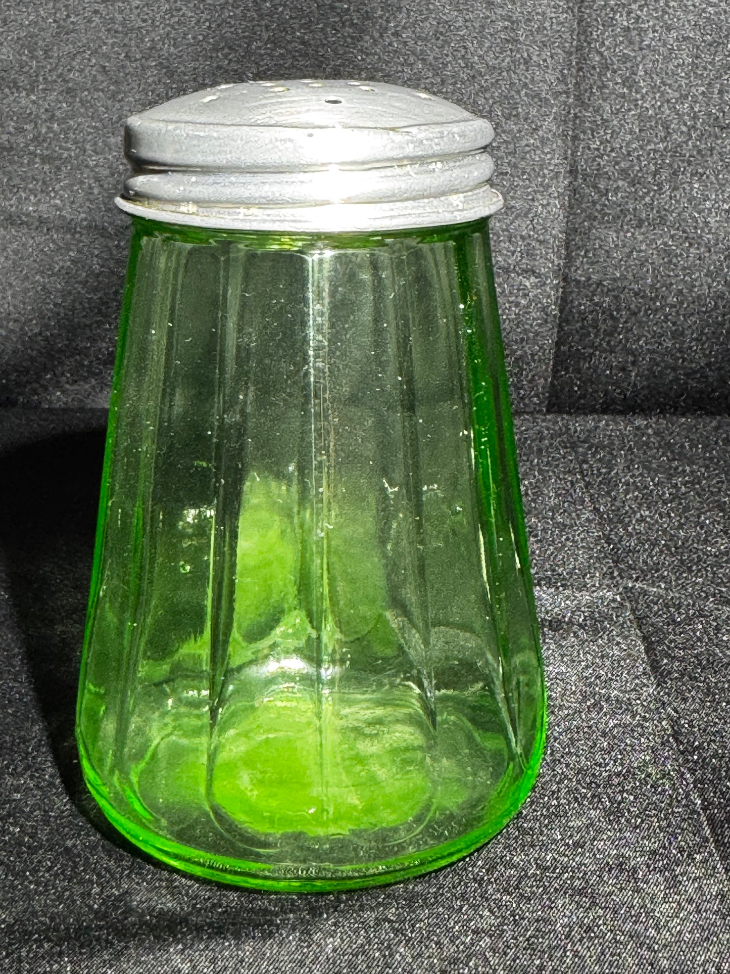 Vintage Uranium Jeanette Green Depression Glass Shaker 2051-5