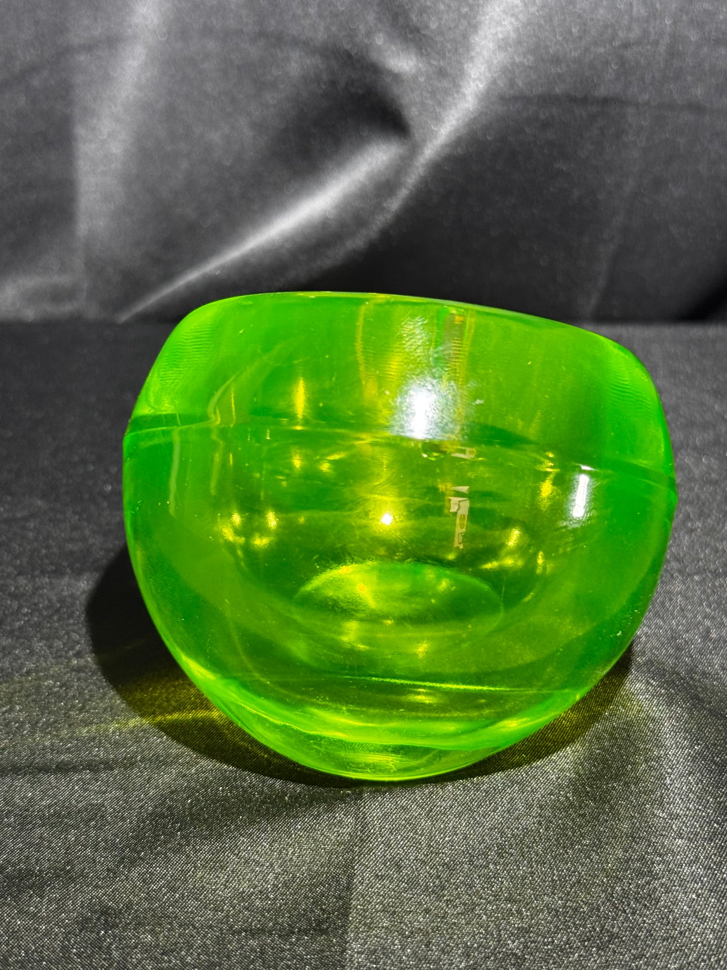 Vintage Viking Uranium Glass Orb Ashtray UV Reactive Green MCM 3.5” Glow Glass￼