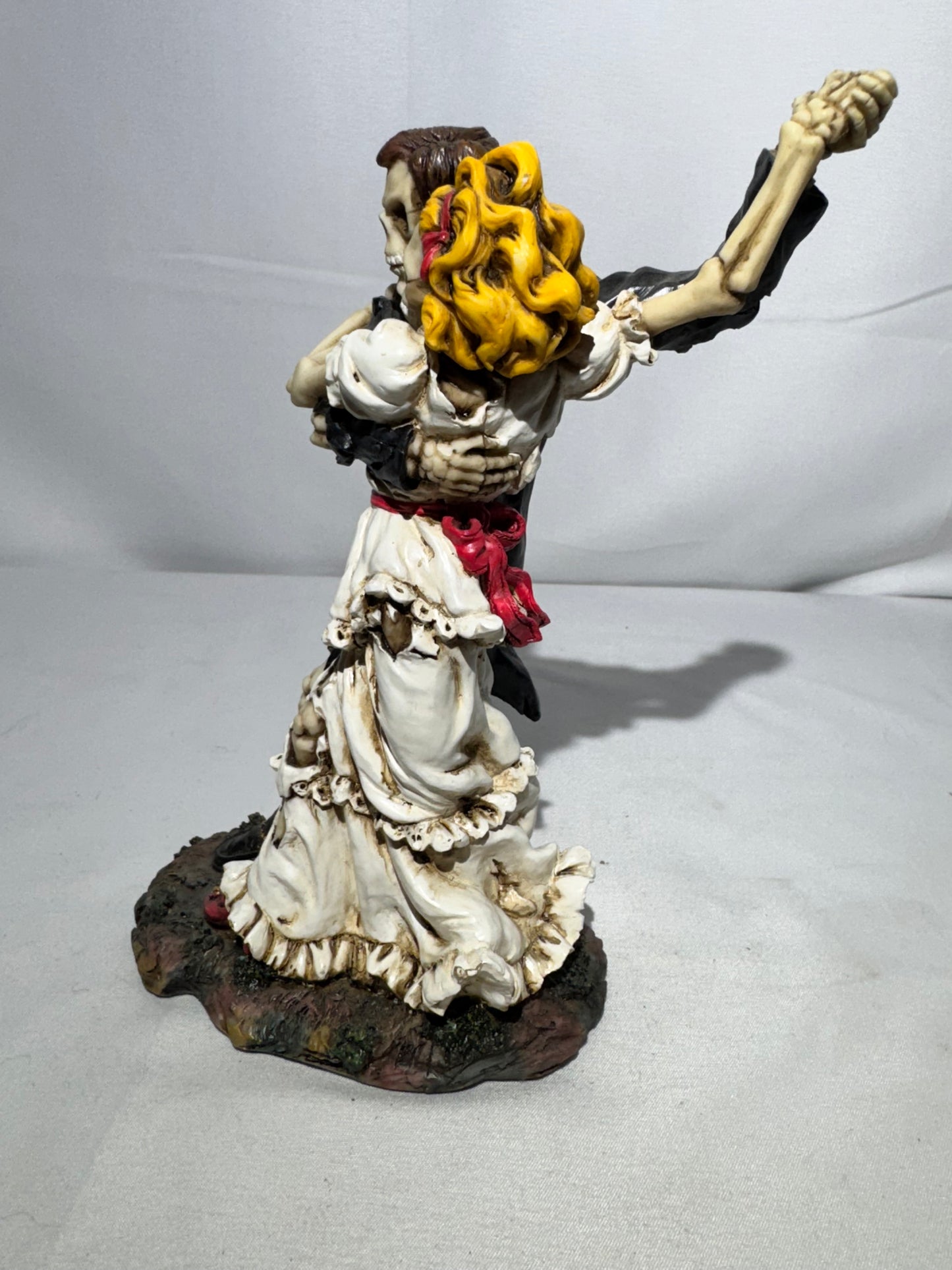 Dancing Skeleton Bride & Groom Figurine – Gothic / Day of the Dead Style - Summit Collection