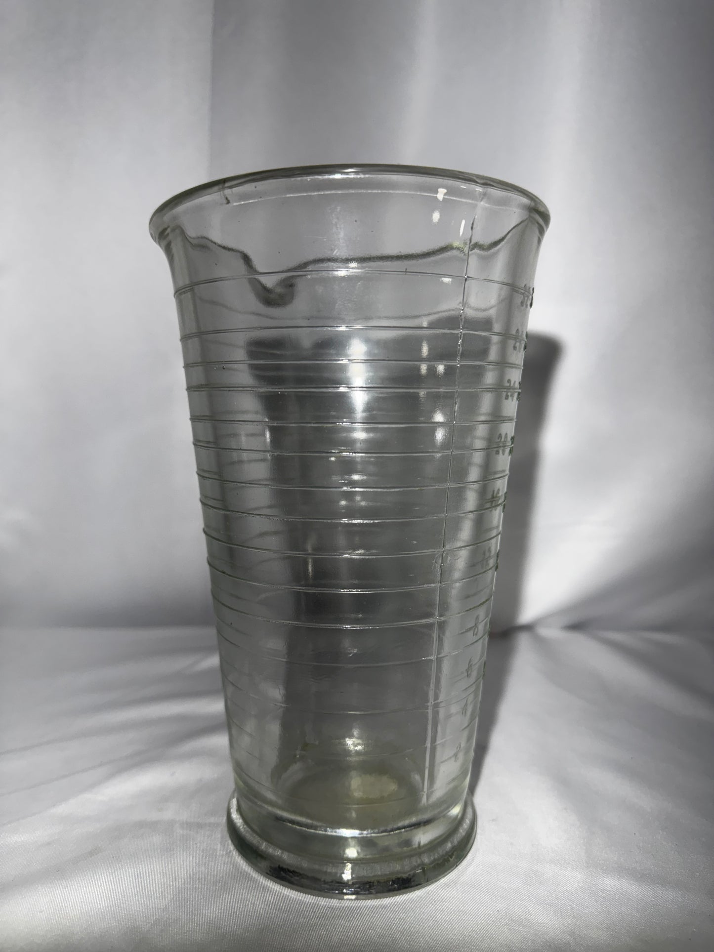 Vintage 32oz Glass Measuring Beaker Weighted Base Pour Spout Darkroom Lab