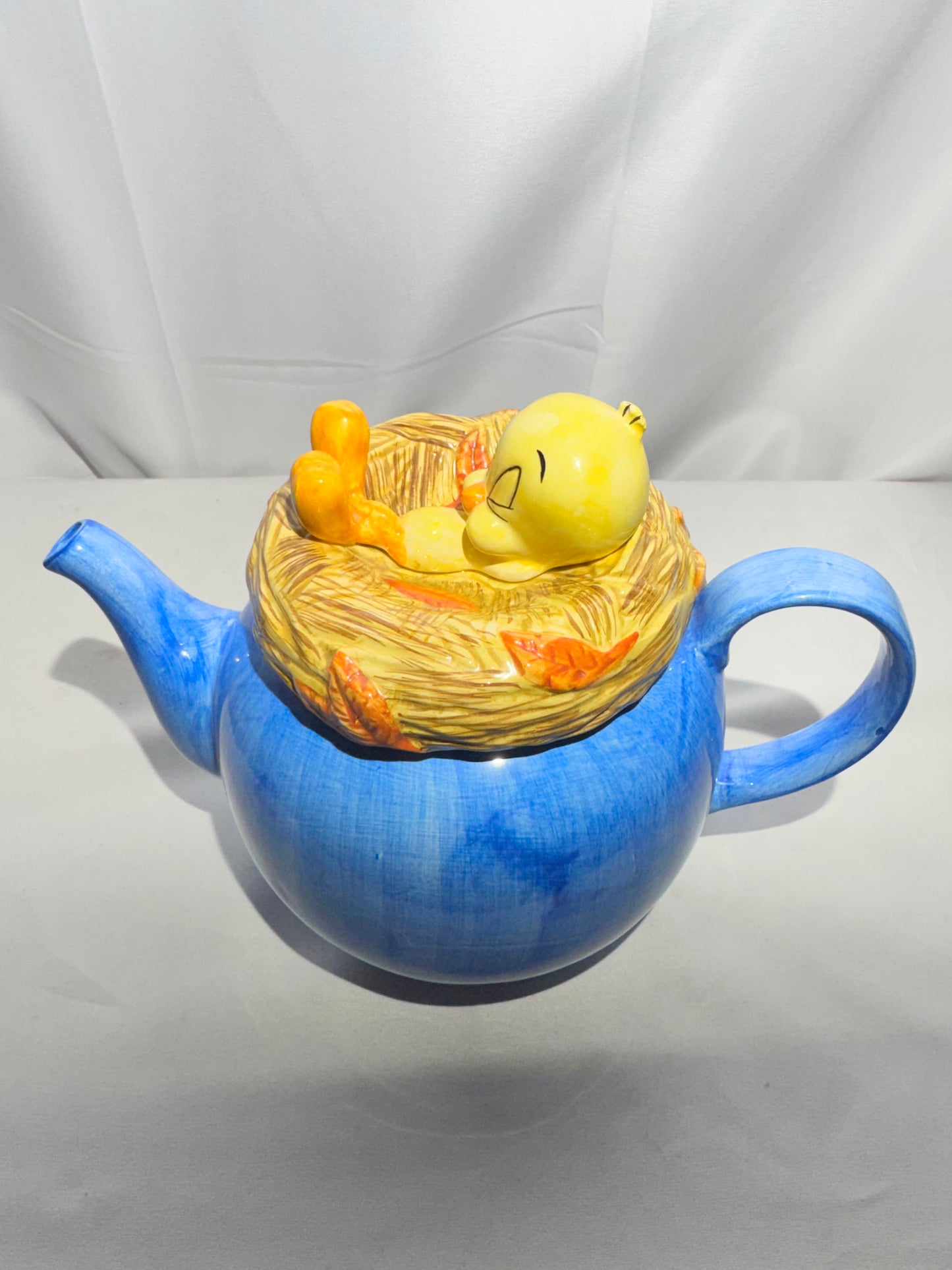 Looney Tunes Tweety Bird Teapot – Warner Bros. 1998 – No Chips or Cracks