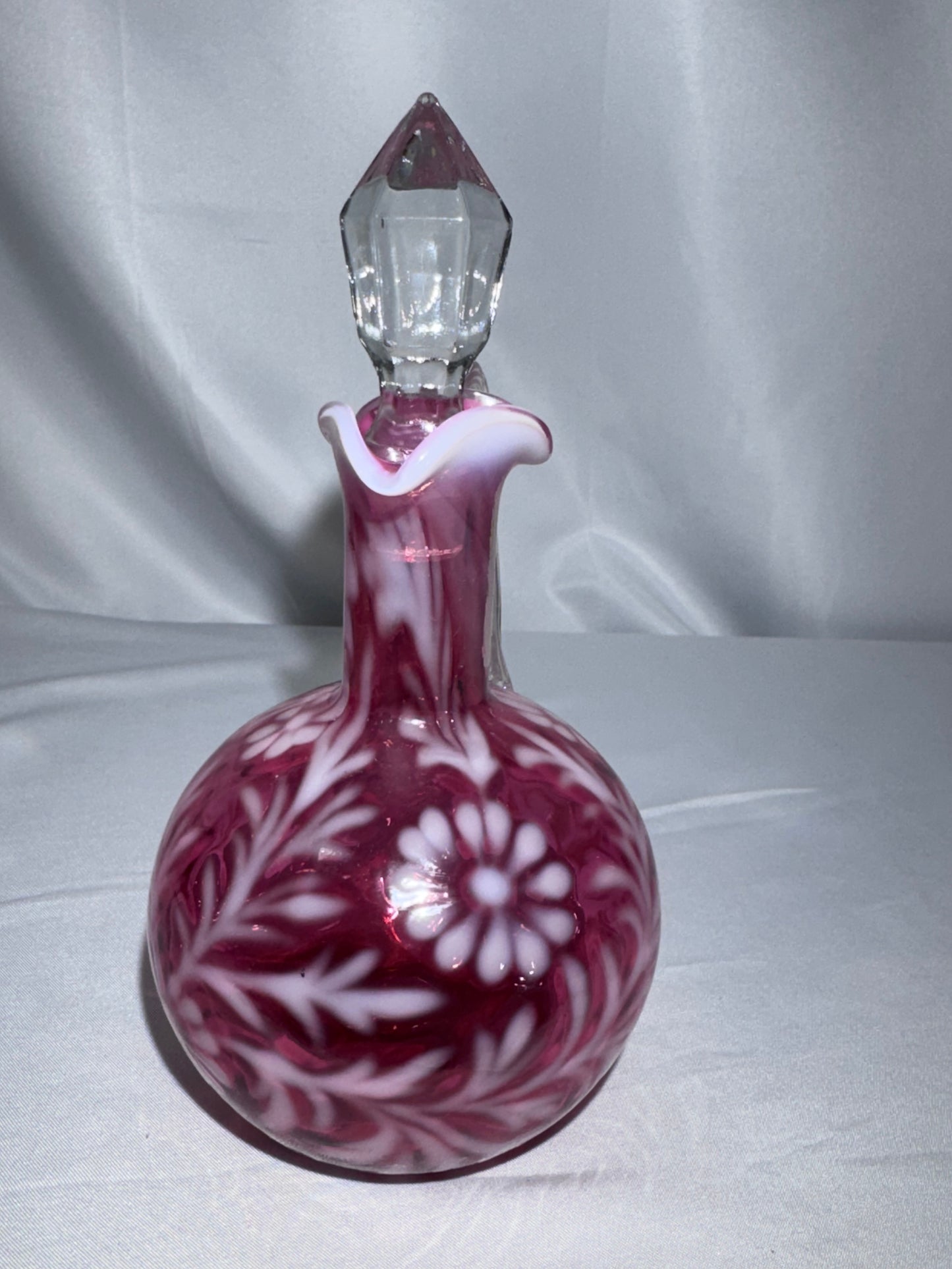 Vintage Cranberry Opalescent “Daisy & Fern” Glass Cruet – Ruffled Top & Faceted Stopper