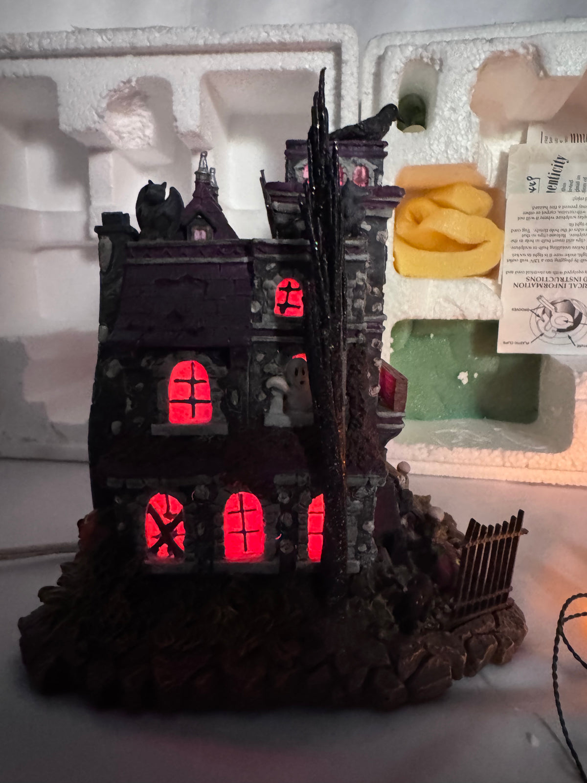 Hawthorne Village The Munsters Halloween Village – Grandpa’s Touch of Transylvania Hotel – 2004