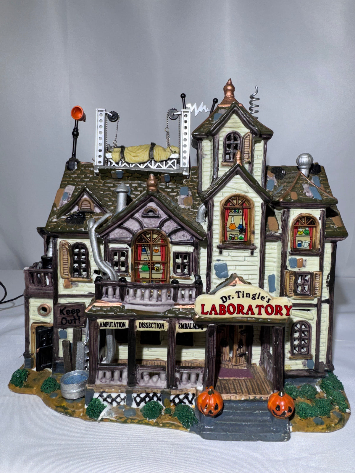 Lemax Spooky Town Dr. Tingle’s Laboratory #05487 – Retired 2000–2008 – Parts/Repair