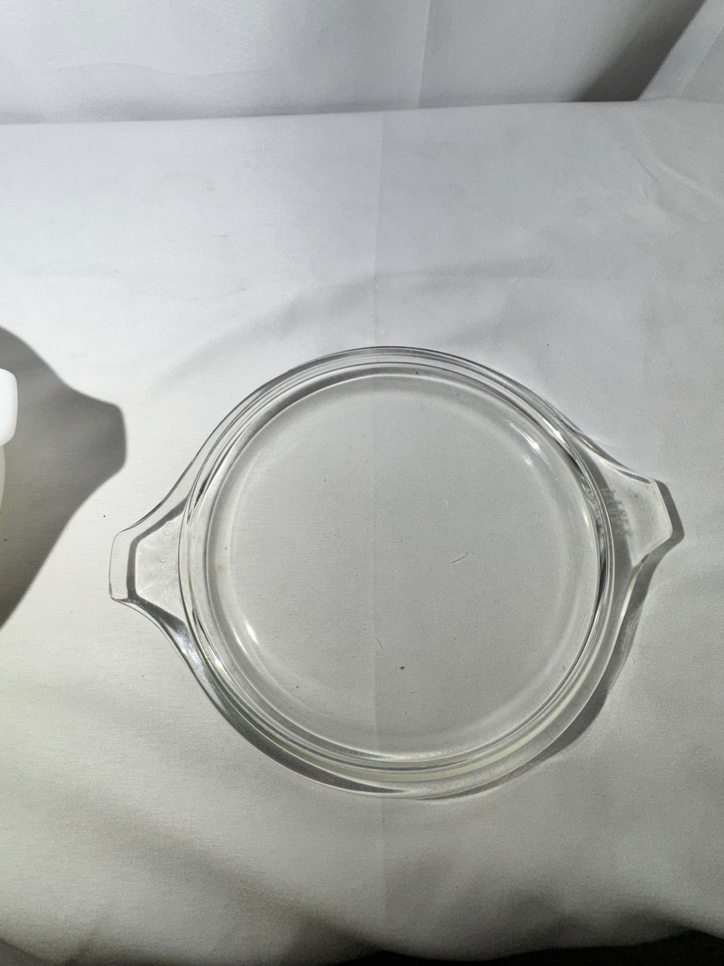 Pyrex 471 – 1 Pint Dish with Lid (470C) – Verde Square Flower Pattern