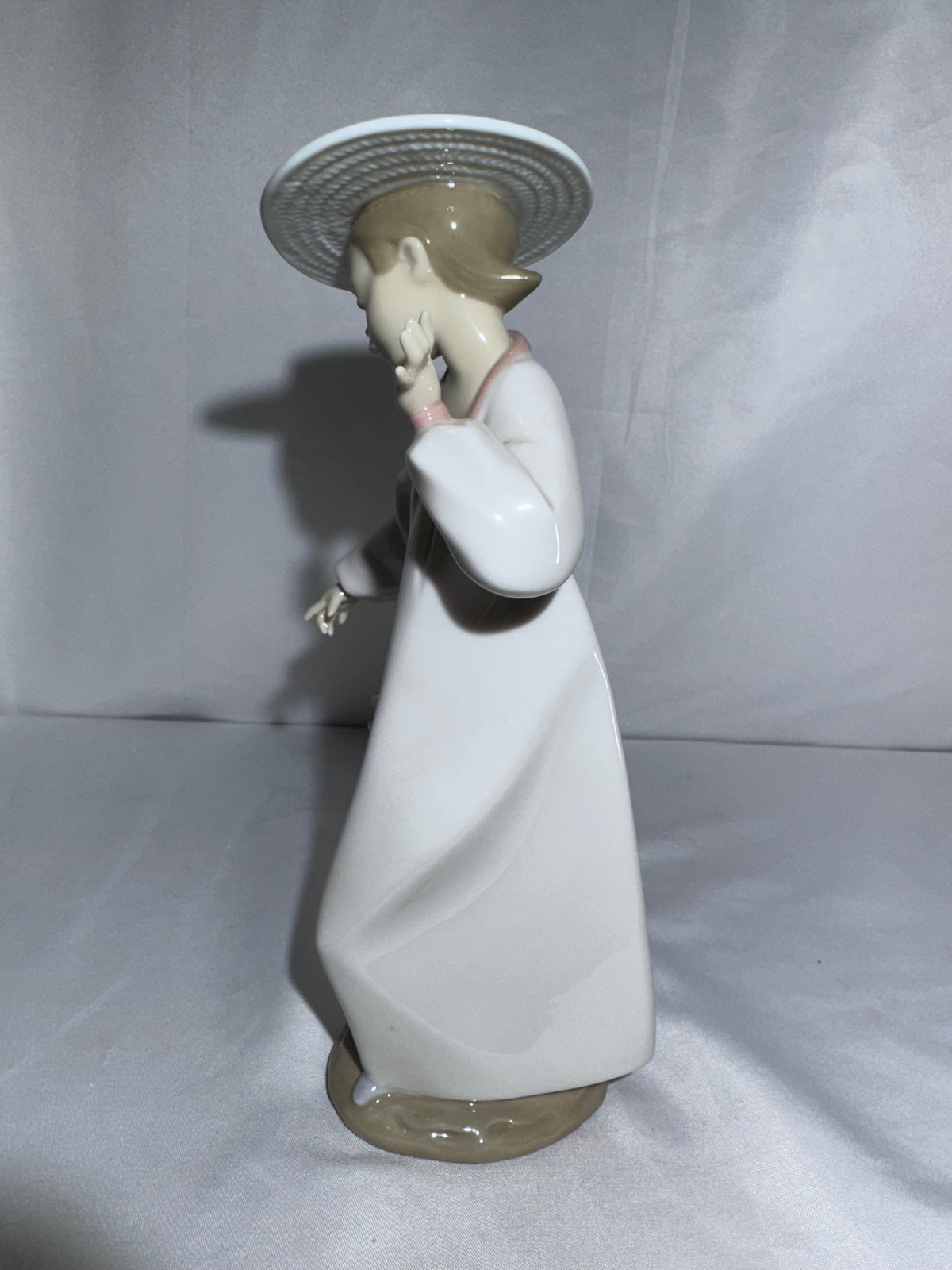 Lladró Hello Friend! #6414 Porcelain Figurine – Salvador Debón – Damaged