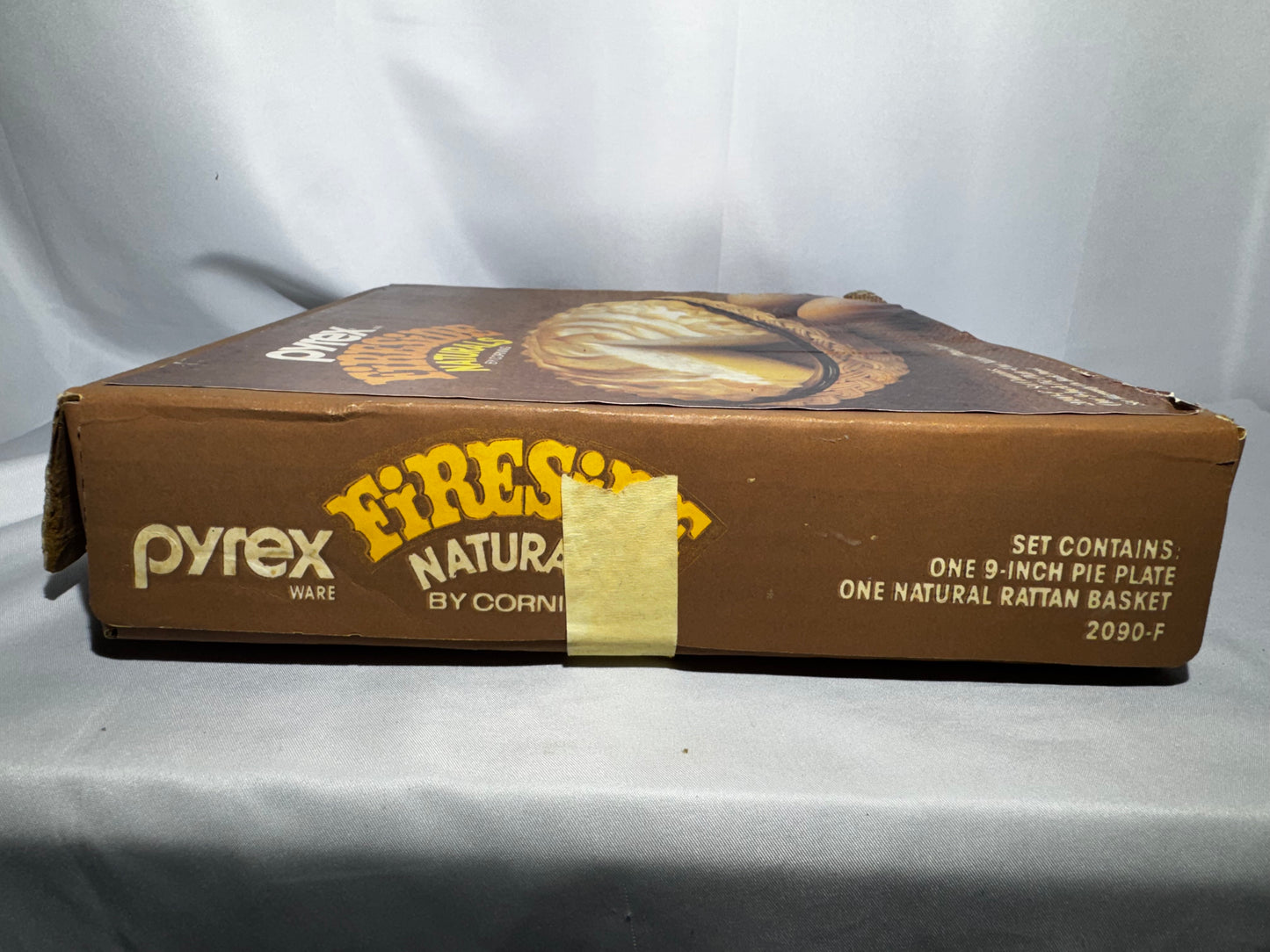 Vintage Pyrex Fireside Naturals 2090-F 9” Amber Glass Pie Plate w/ Rattan Basket Boxed