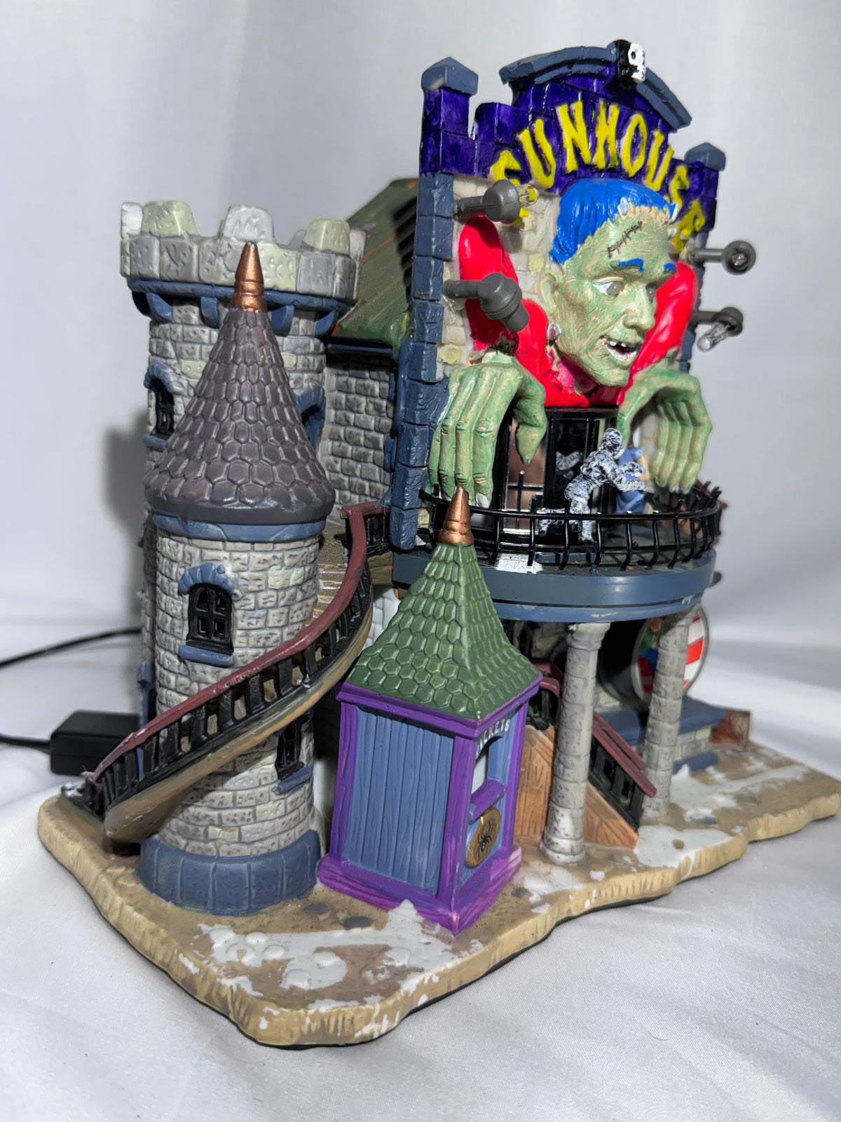 Lemax Spooky Town Funhouse #65344 – Retired 2006 – Halloween Village – AS-IS