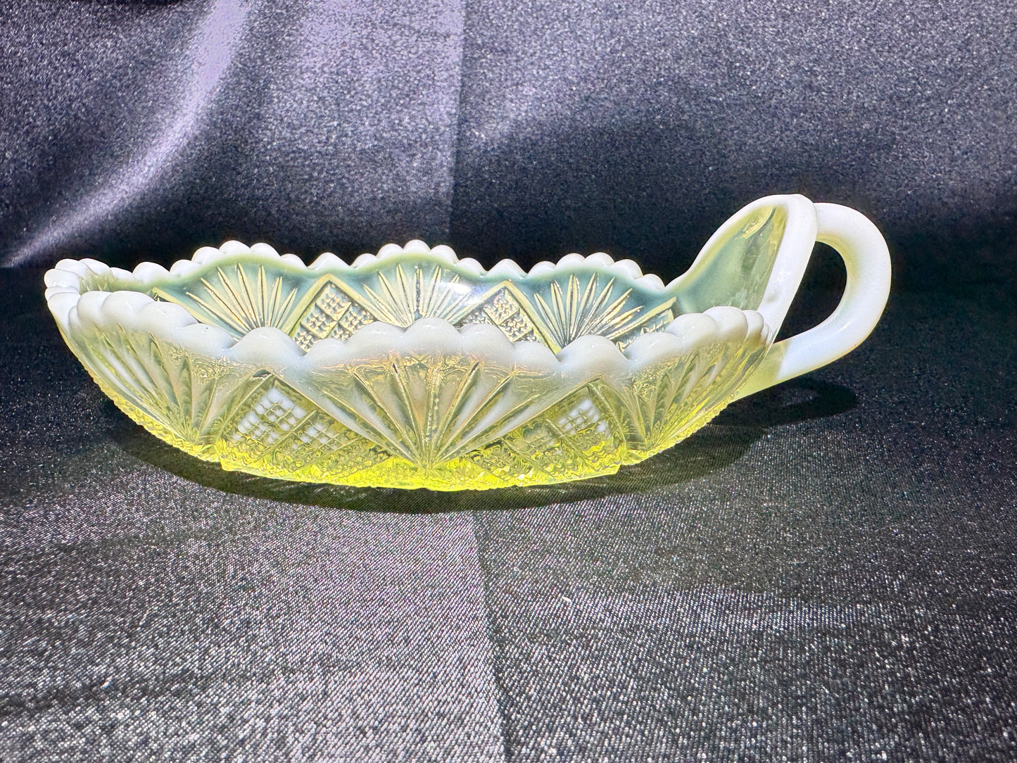 Vintage Davidson Primrose Pearline Uranium Glass Relish/nappy Dish– Lords & Ladies