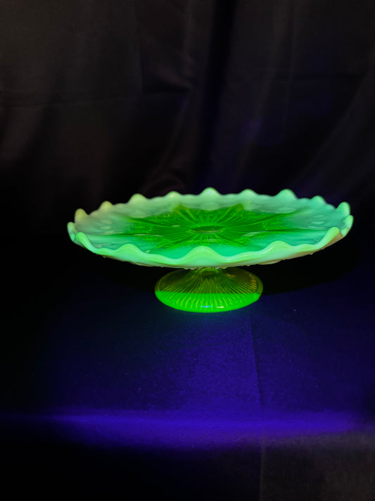 Vintage Uranium Glass Pedestal Cake Stand – Davidson Glass Co. – Victorian Era (c. 1890–1900s)