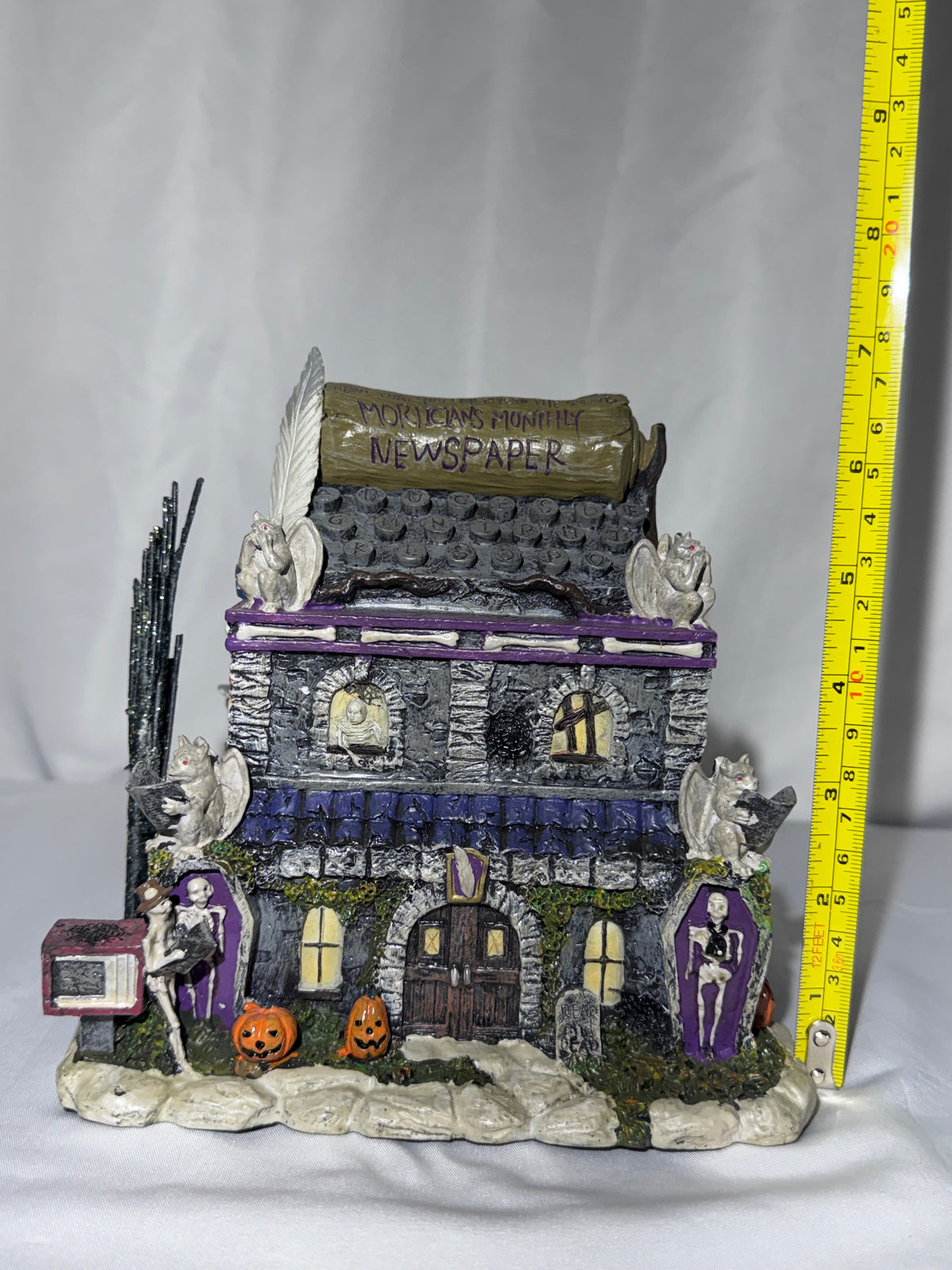 Hawthorne Village The Munsters 2004 Halloween Village – “Morticians Monthly Newspaper” Building A8582