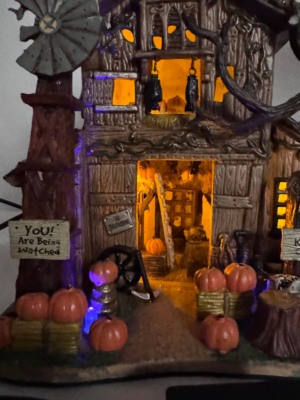Lemax Spooky Town Creepy Barn #55222 — Retired 2005 Halloween Village Building