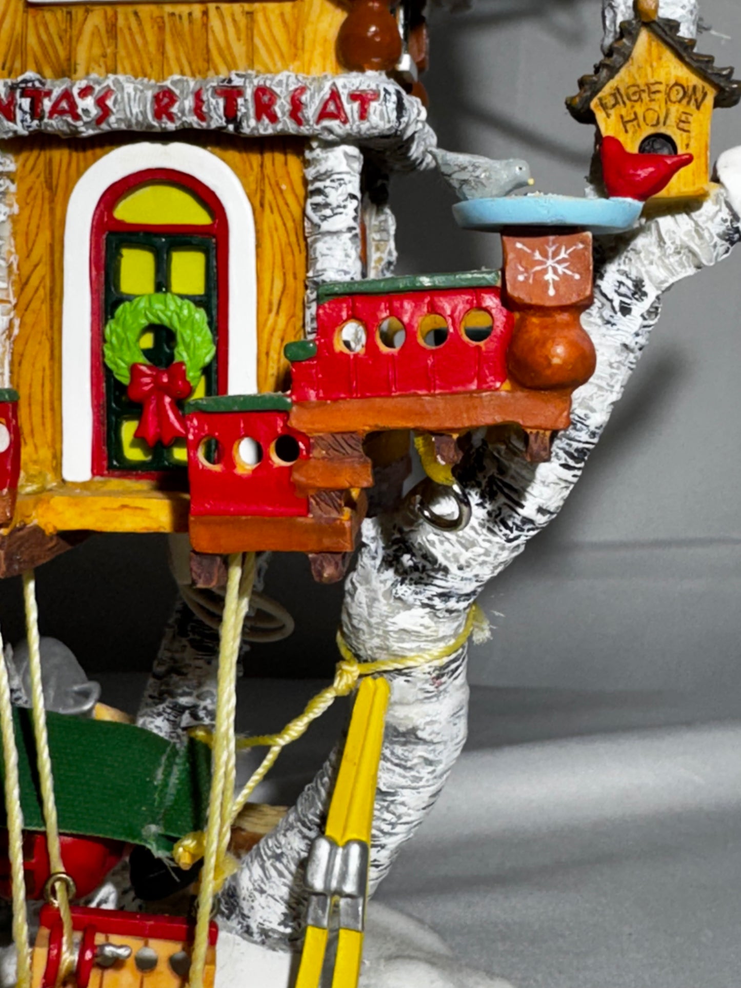 Department 56 North Pole Woods “Santa’s Retreat” Lighted Tree House – Retired Collectible