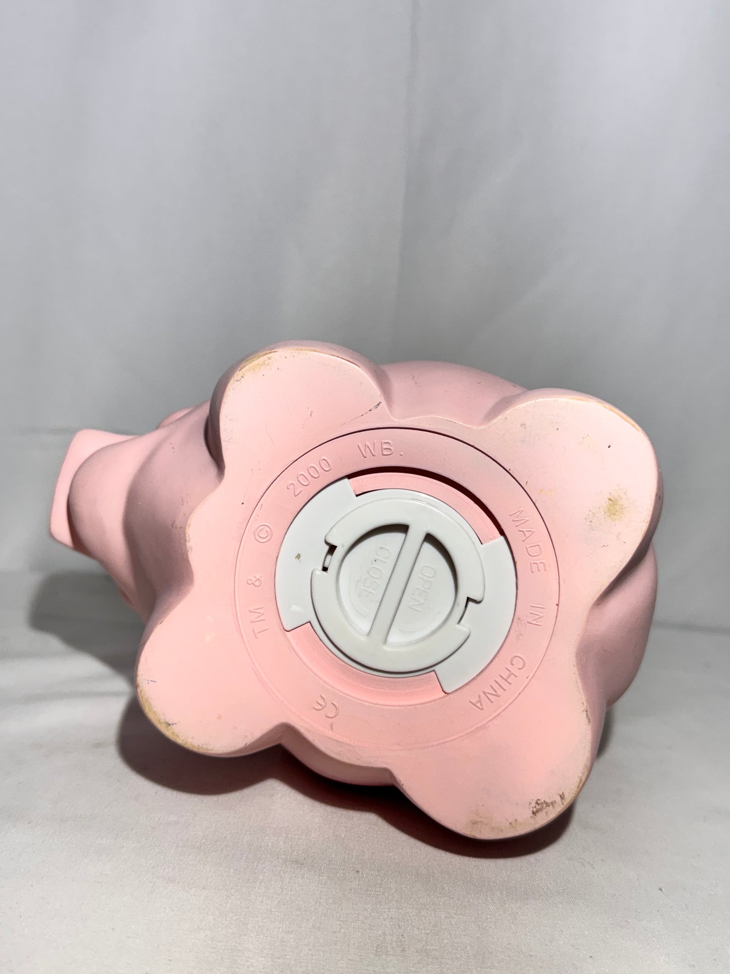 vintage 2000 Warner Brothers Looney Tunes Tweety Bird on pink pig piggy bank