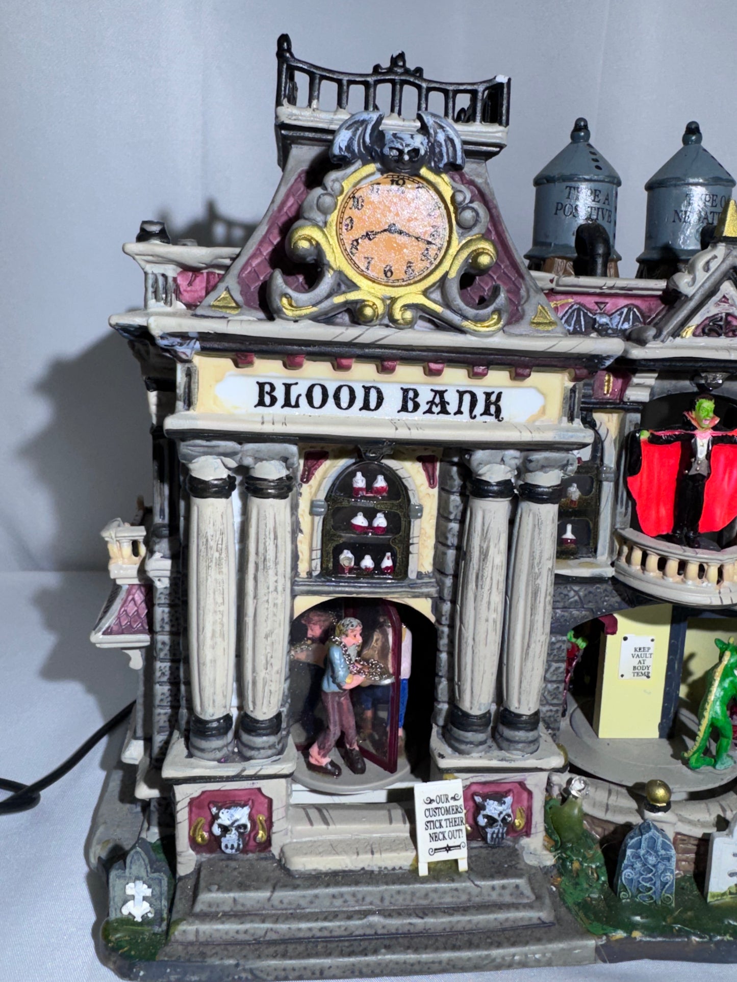 Lemax Spooky Town The Blood Bank #55239 – Retired 2005 – Animated & Lighted