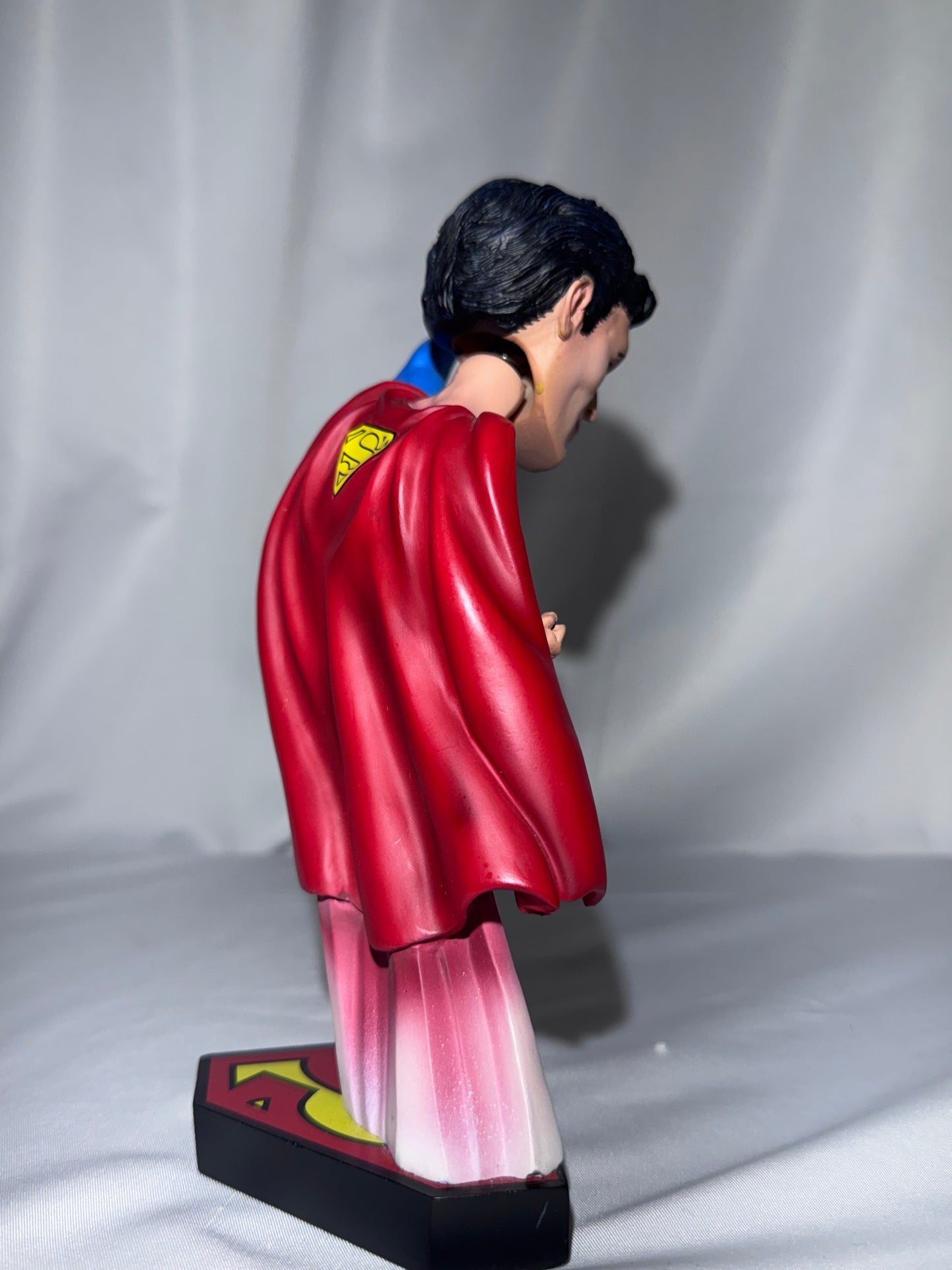 NECA DC Originals Superman Head Knocker Bobblehead – 8” Hand-Painted Resin – Original Box
